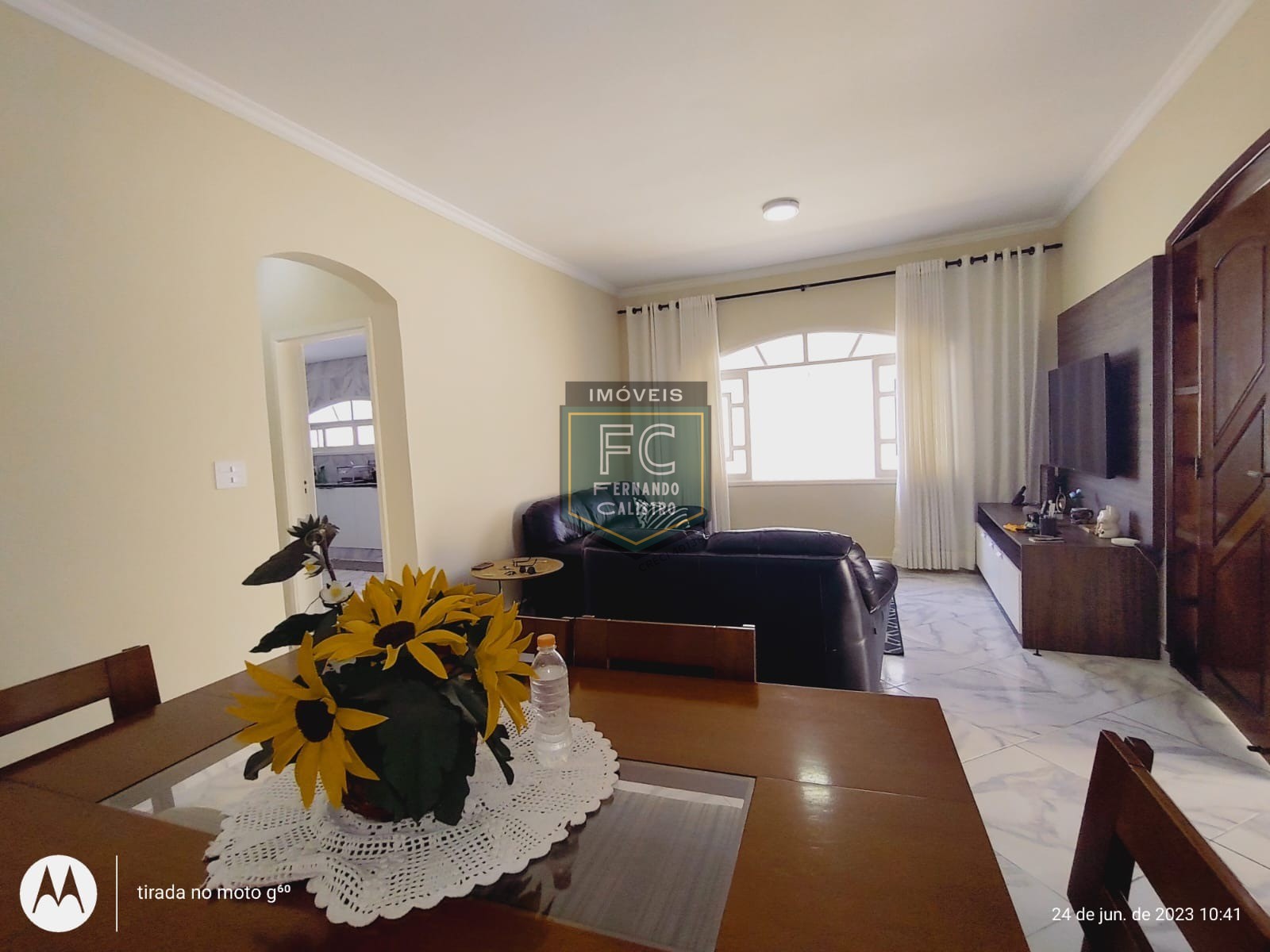 Casa térrea 3 dormitórios (1 suíte) de esquina modernizada, 
