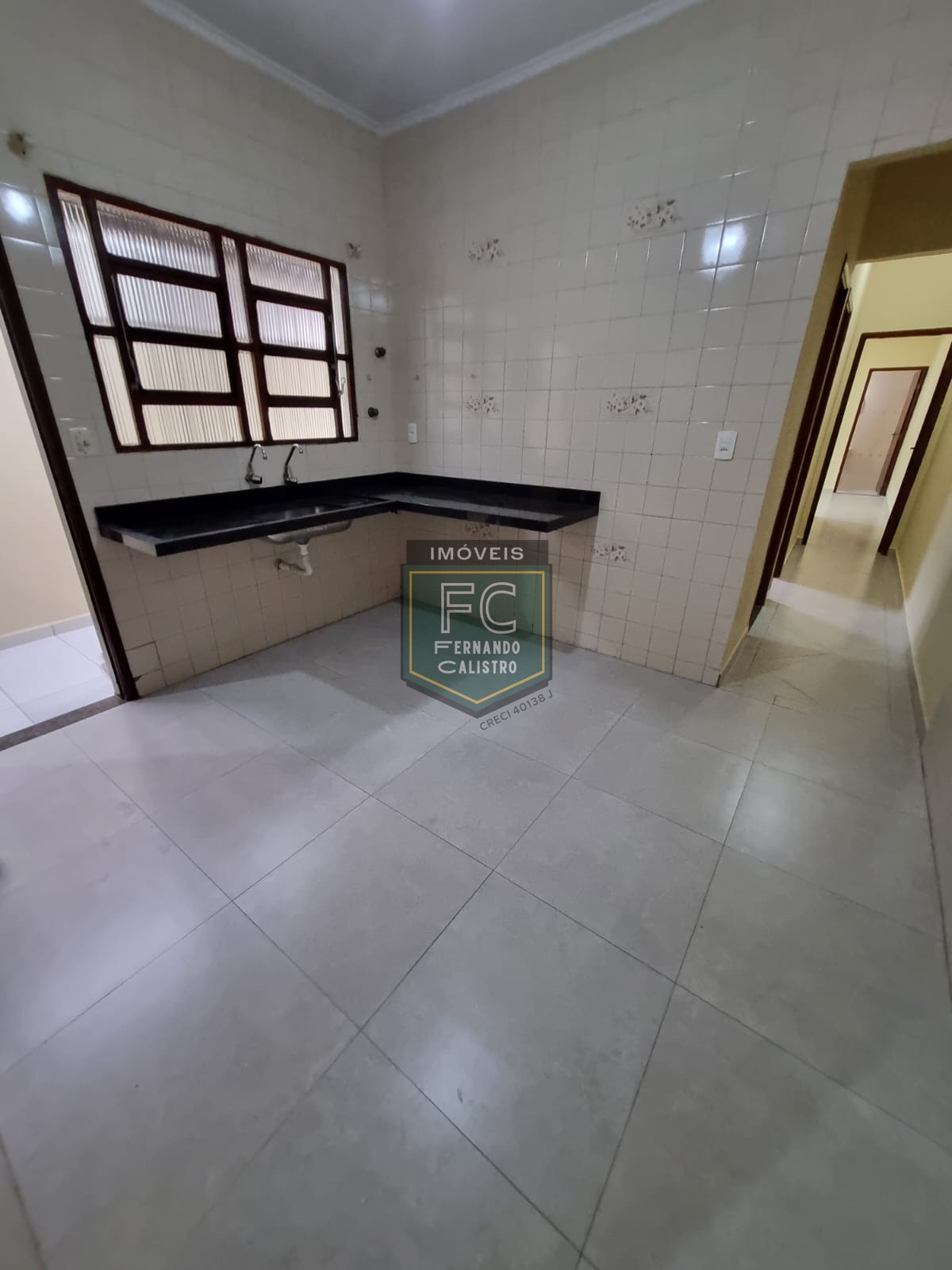 Casa térrea reformada 2 dormitórios (1 suíte) próxima ao centro de ocian, 2 vagas cobertas, z2, $ imperdível, financiamento bancário, praia grande sp