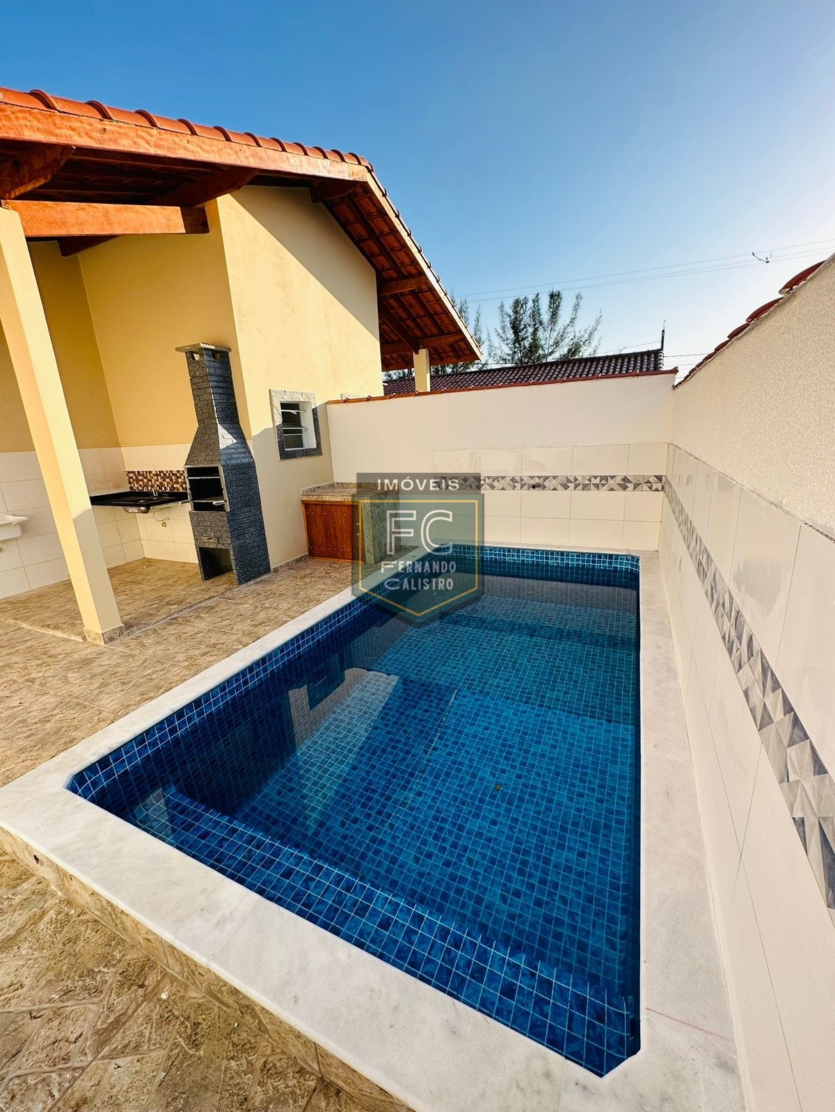 Casa térrea nova, 2 dormitórios (1 suíte), quintal, piscina,
