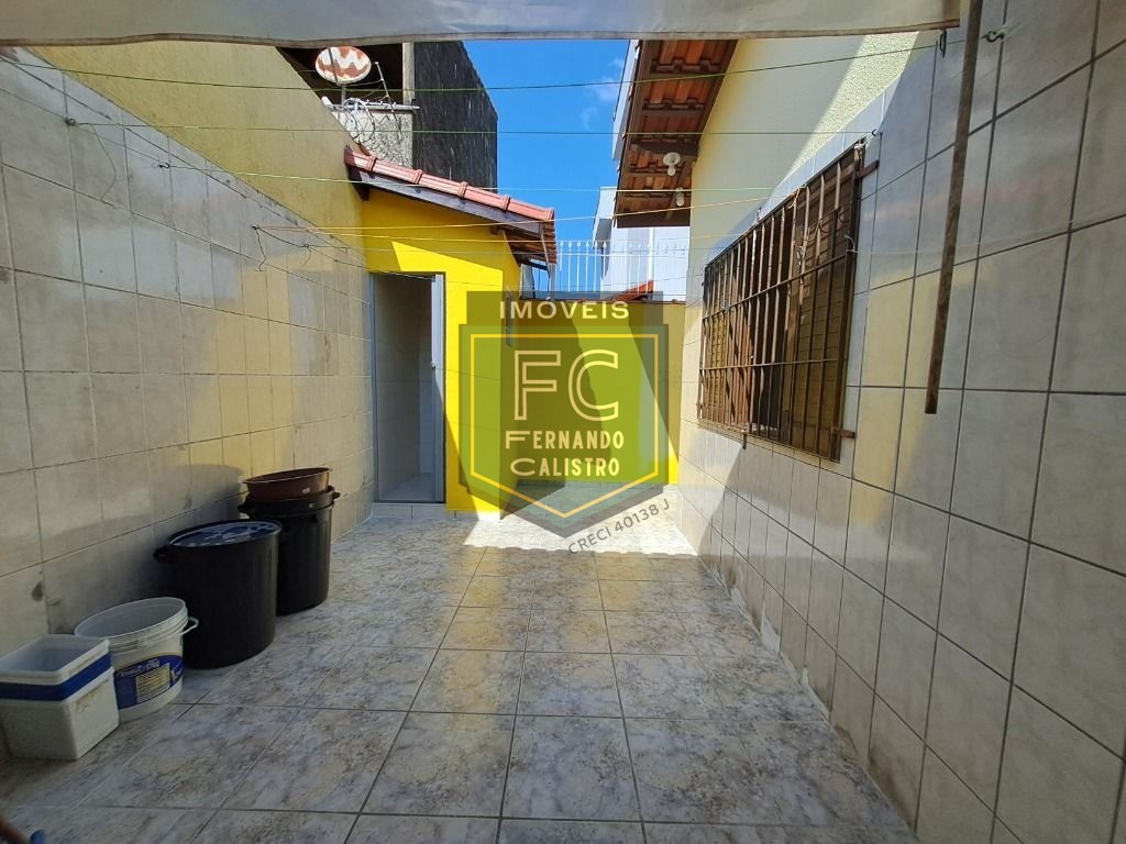Linda Casa Térrea Reformada 2 Dormitórios, Área Coberta c/ Churrasqueira, 3 Vagas Cobertas, Financiamento Bancário, Viamar, V Caiçara, Praia Grande SP