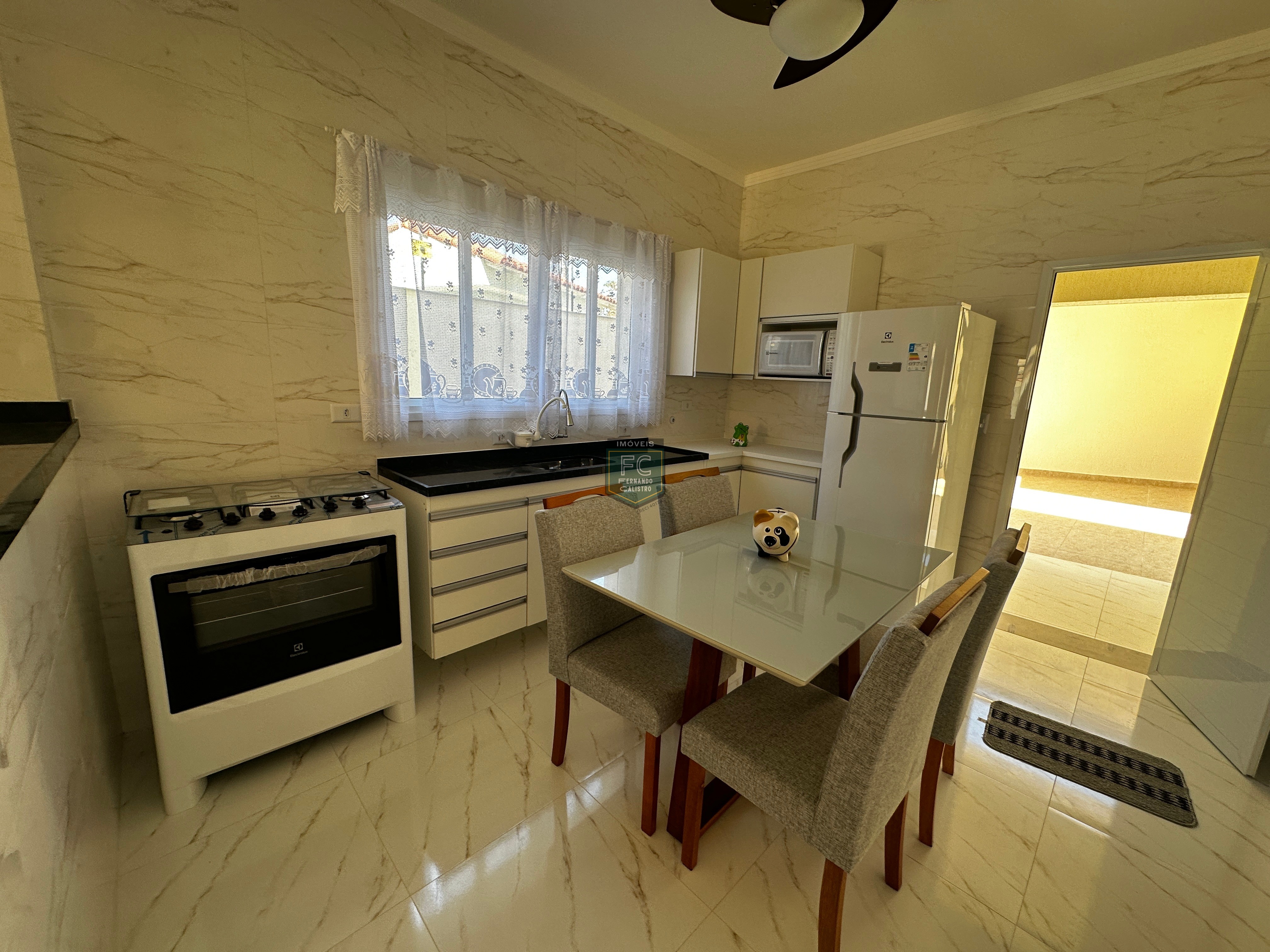 Casa Lote Inteiro 3 Suítes (1 na Edícula), Mobiliada, Ar Condicionado, Piscina, Espaço Gourmet, 3 Vagas, 35 mts da Praia, Bal Flórida, Praia Grande SP