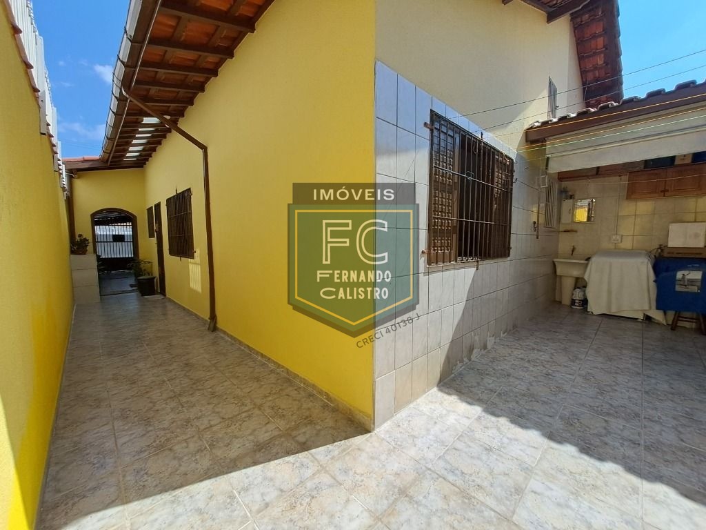 Linda Casa Térrea Reformada 2 Dormitórios, Área Coberta c/ Churrasqueira, 3 Vagas Cobertas, Financiamento Bancário, Viamar, V Caiçara, Praia Grande SP