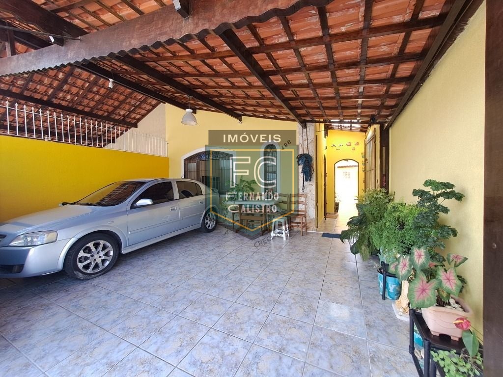 Linda casa térrea reformada 2 dormitórios, área coberta c/ c
