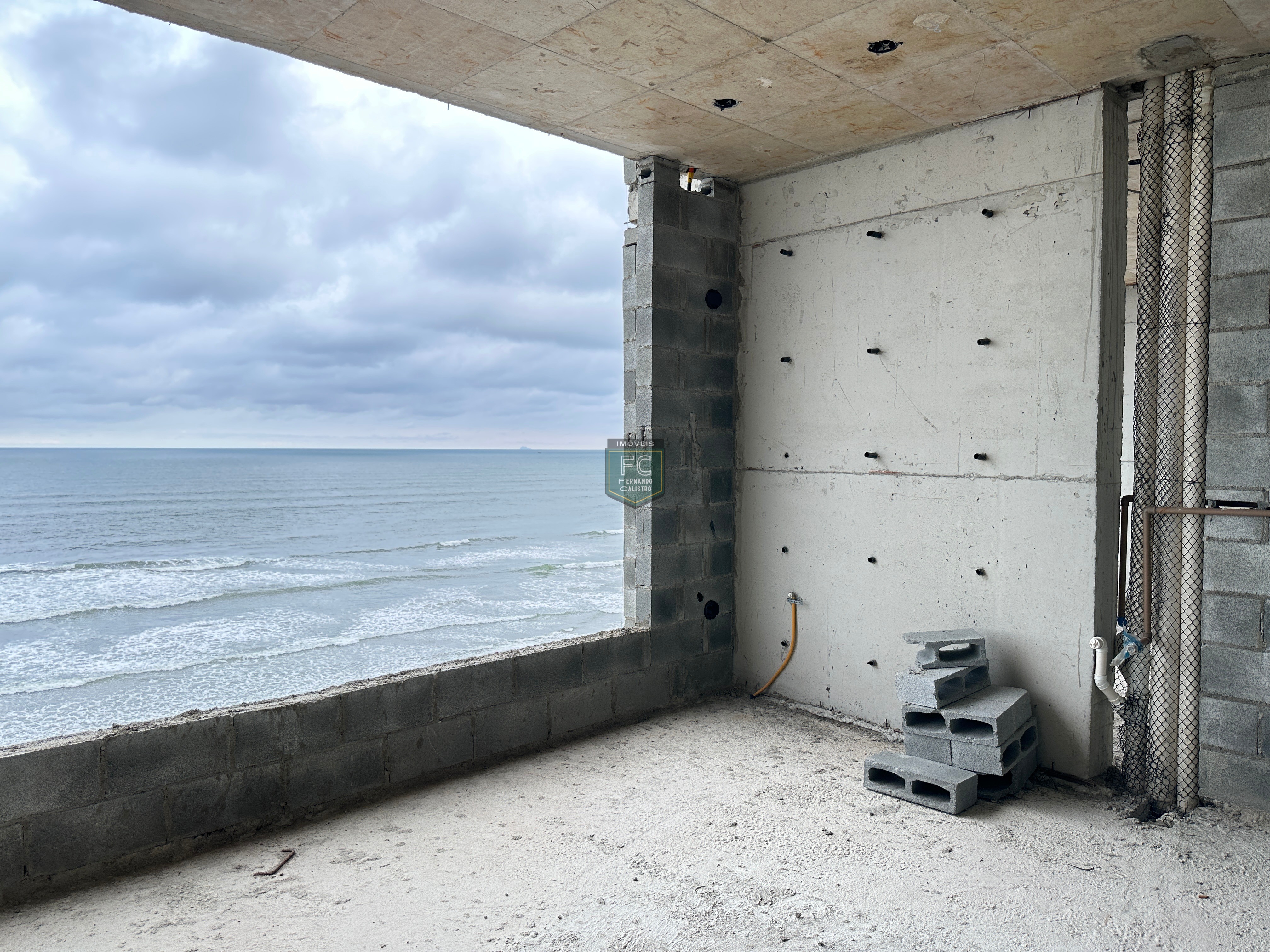 Apartamento 2 dormitórios (1 suíte) altíssimo padrão em obras, varanda gourmet vista mar, financia/permuta, local nobre, centro histórico mongaguá sp