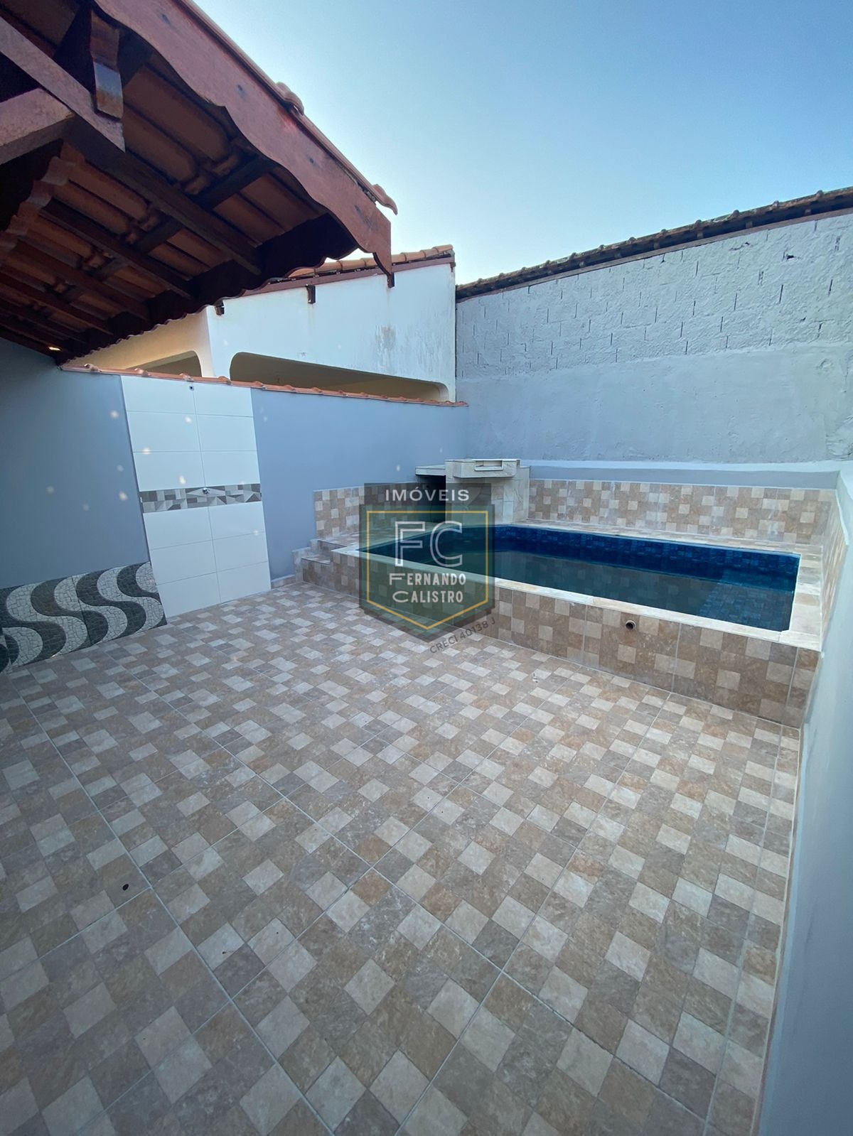 Casa térrea nova 2 dormitórios (1 suíte), quintal, piscina, 