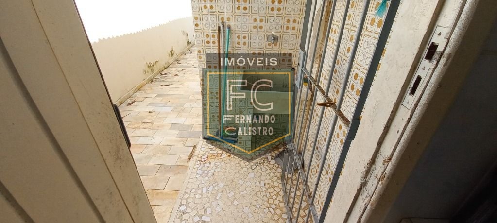 Casa térrea c/ piscina a passos da praia, 2 dormitórios, 2 banheiros, 3 vagas cobertas, $ imperdível, financiamento bancário, jd real, praia grande sp
