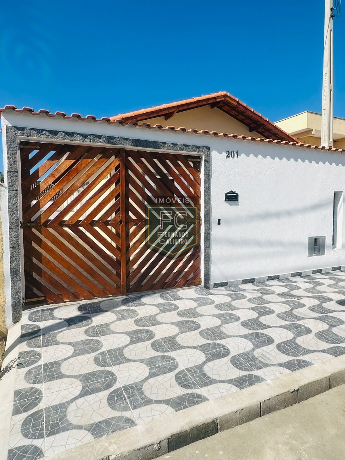 Casa térrea nova, 2 dormitórios (1 suíte), quintal, piscina,