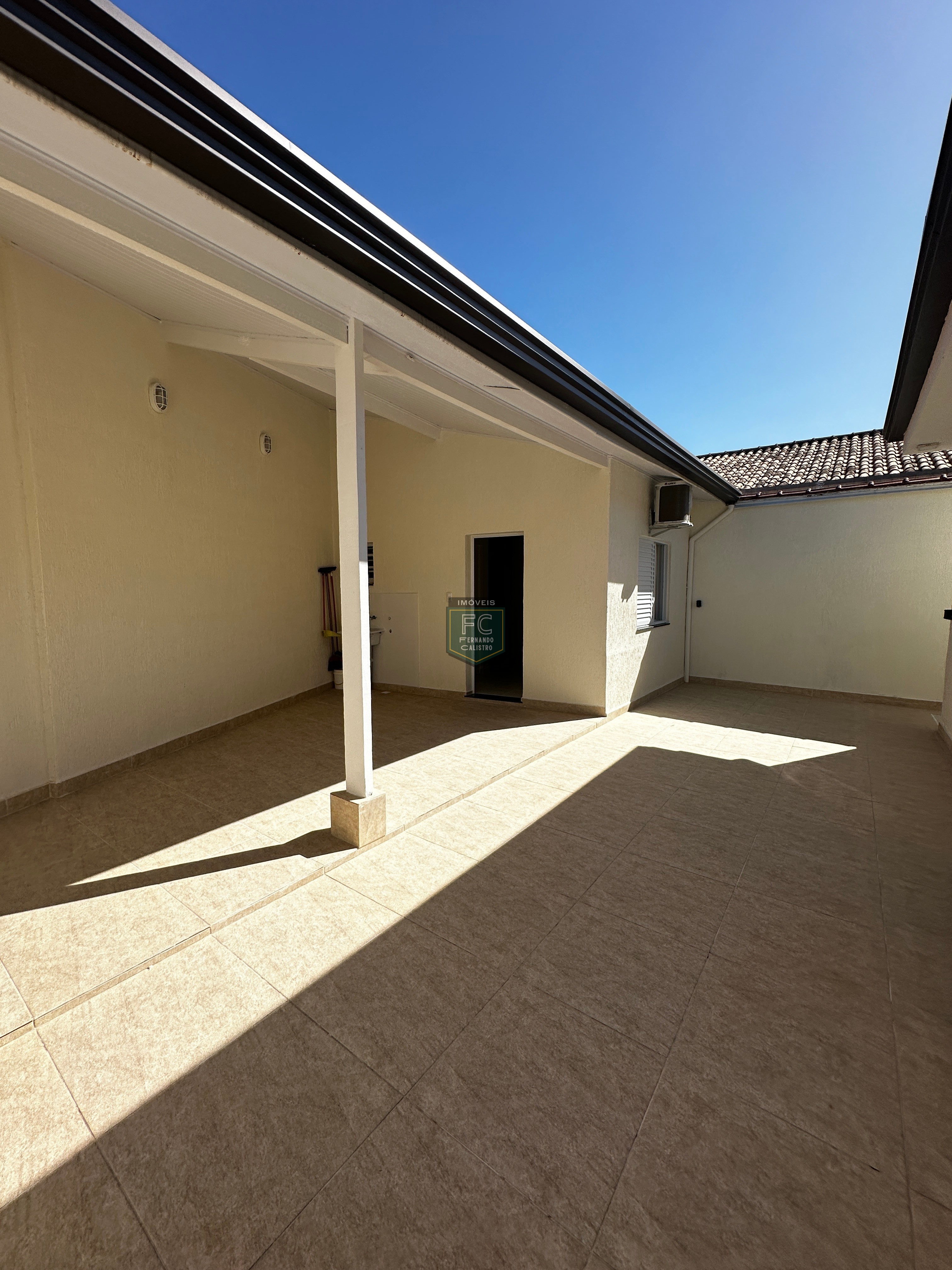 Casa Lote Inteiro 3 Suítes (1 na Edícula), Mobiliada, Ar Condicionado, Piscina, Espaço Gourmet, 3 Vagas, 35 mts da Praia, Bal Flórida, Praia Grande SP