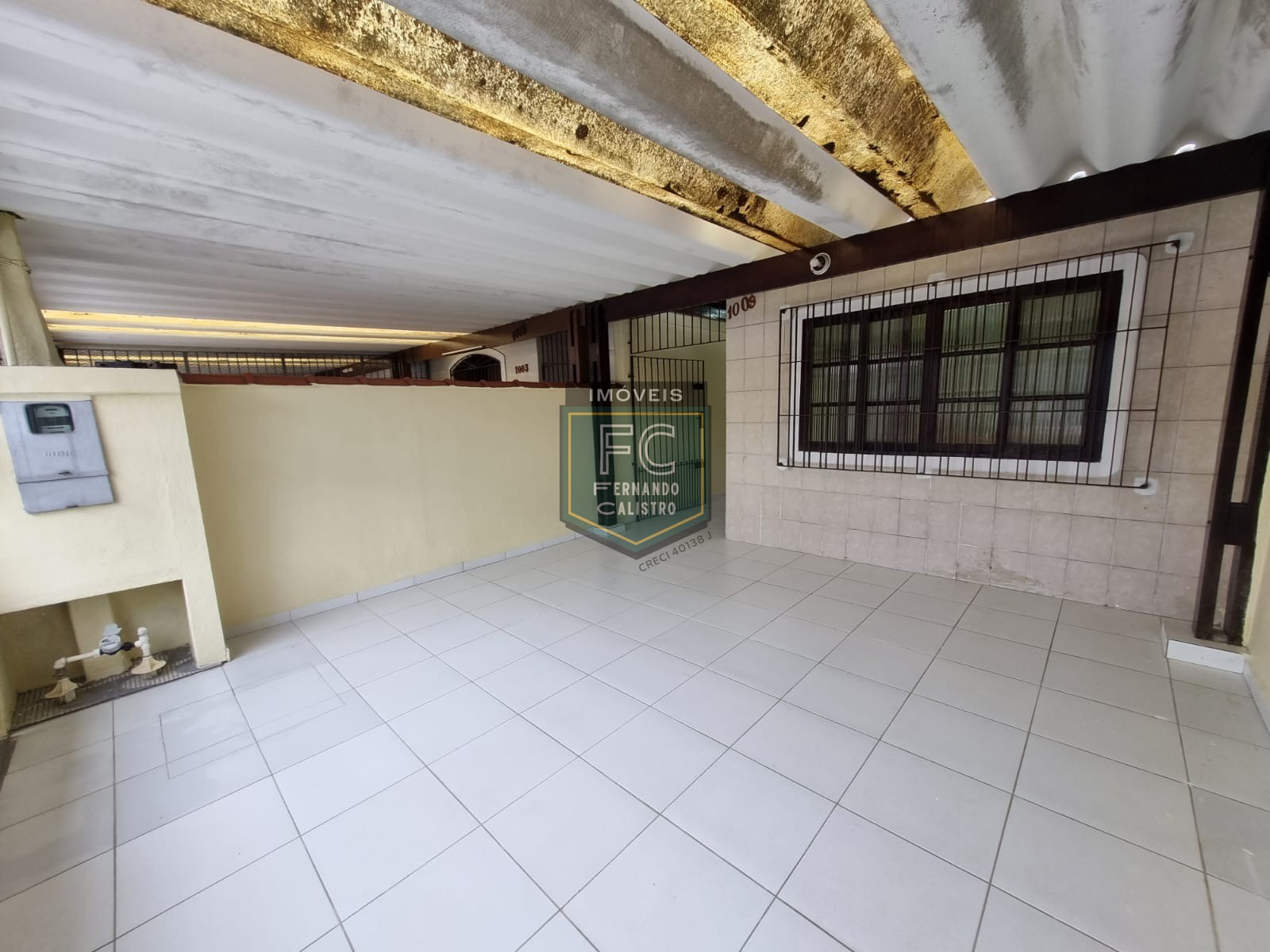 Casa térrea reformada 2 dormitórios (1 suíte) próxima ao cen