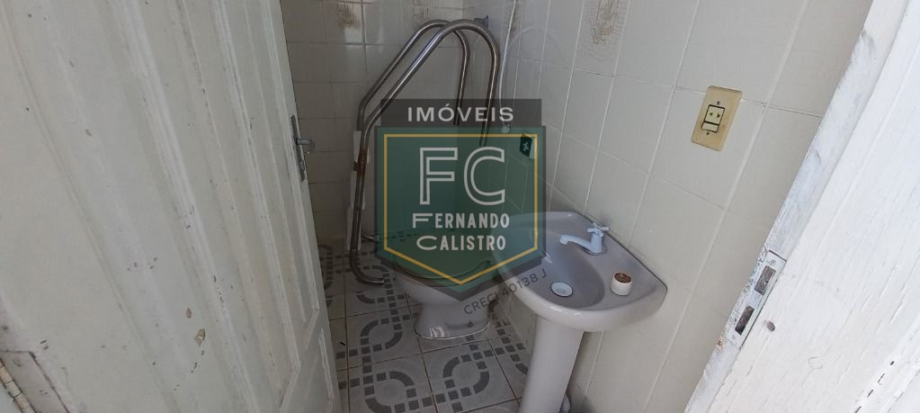 Casa térrea c/ piscina a passos da praia, 2 dormitórios, 2 banheiros, 3 vagas cobertas, $ imperdível, financiamento bancário, jd real, praia grande sp
