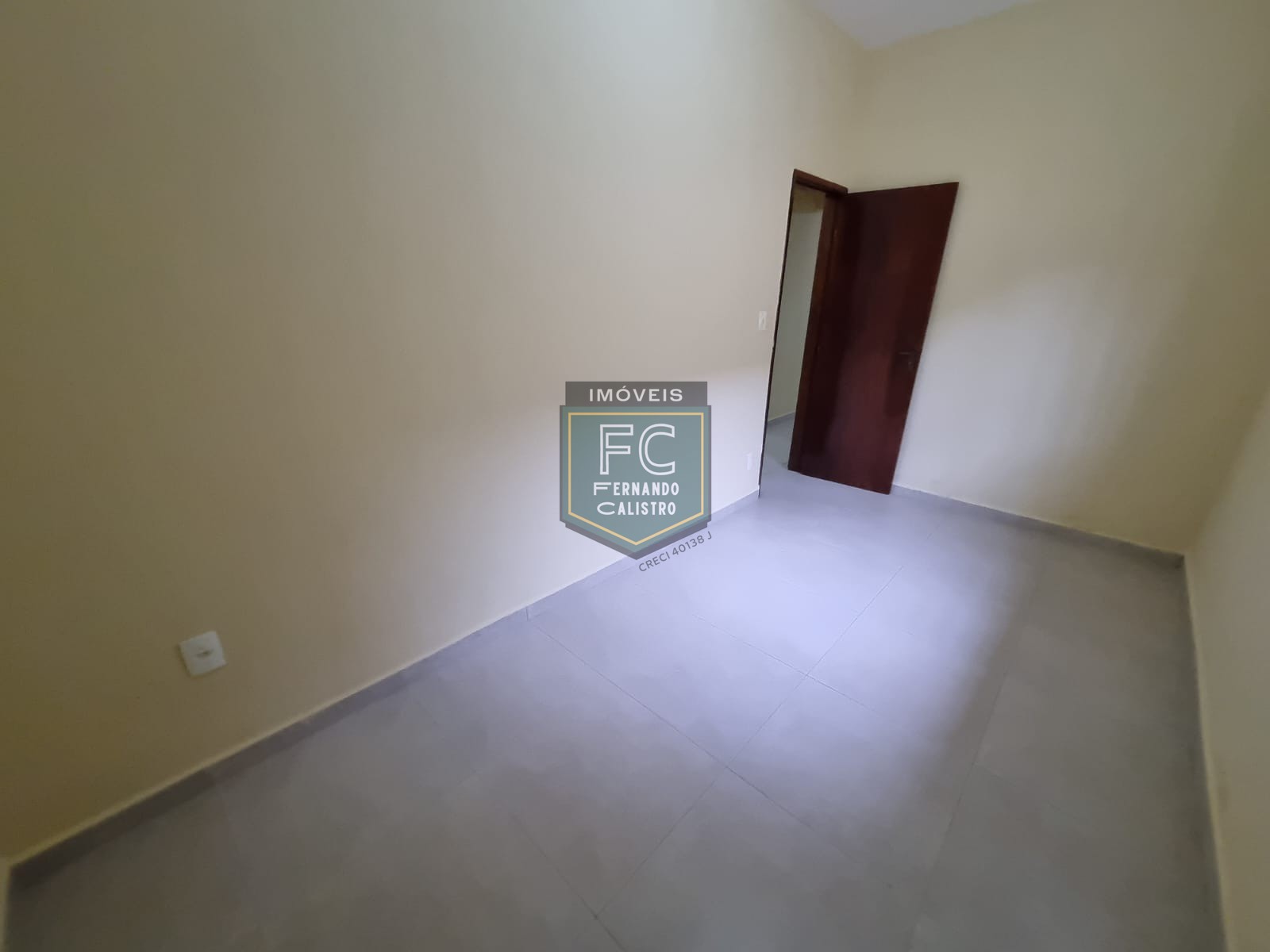 Casa térrea reformada 2 dormitórios (1 suíte) próxima ao centro de ocian, 2 vagas cobertas, z2, $ imperdível, financiamento bancário, praia grande sp