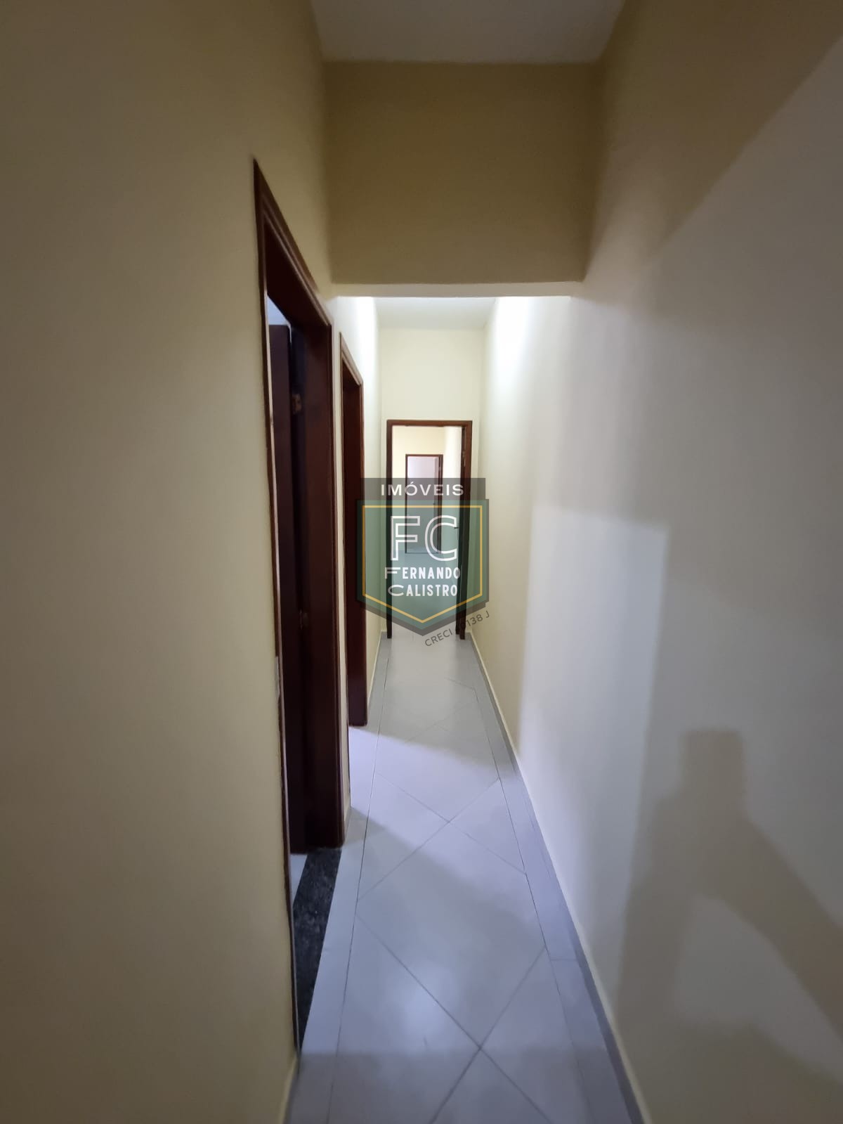 Casa térrea reformada 2 dormitórios (1 suíte) próxima ao centro de ocian, 2 vagas cobertas, z2, $ imperdível, financiamento bancário, praia grande sp