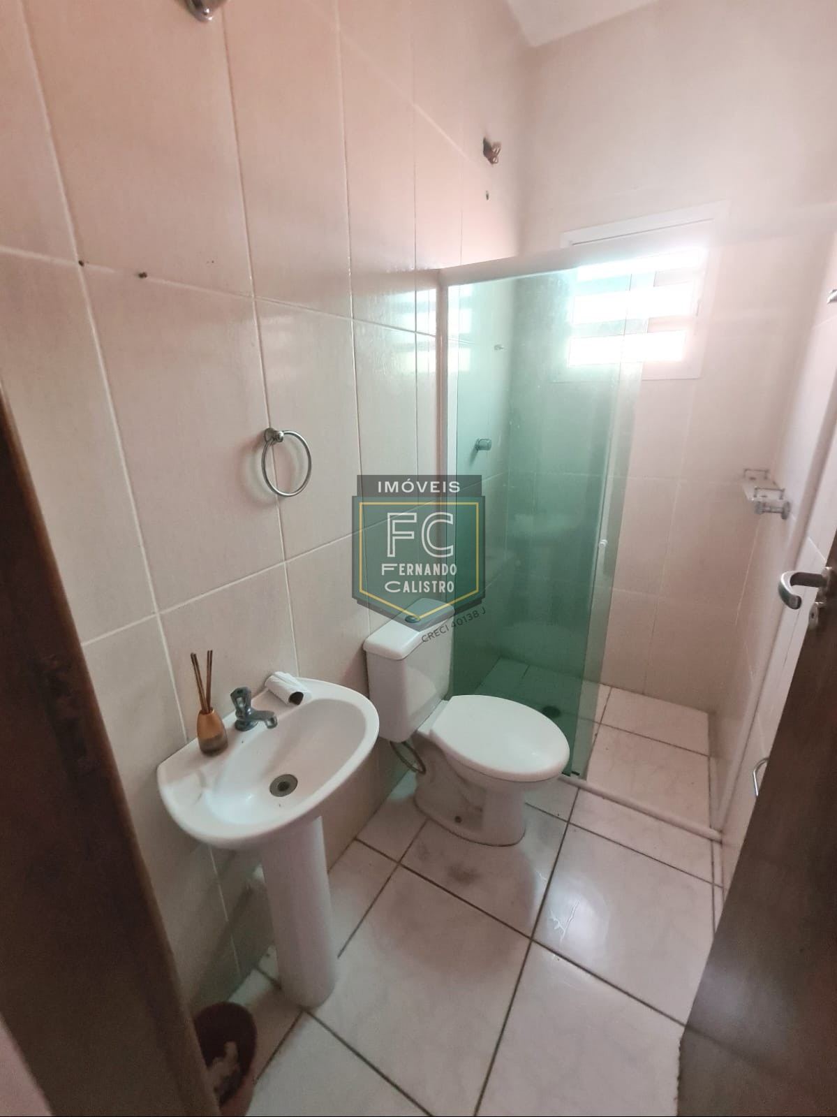 Casa Térrea 3 Dormitórios (1 Suíte) Reformada, Área Gourmet Coberta c/ Churrasqueira, 2 Vagas, 50 mts da Praia, Financia, Sta Eugênia, Mongaguá SP
