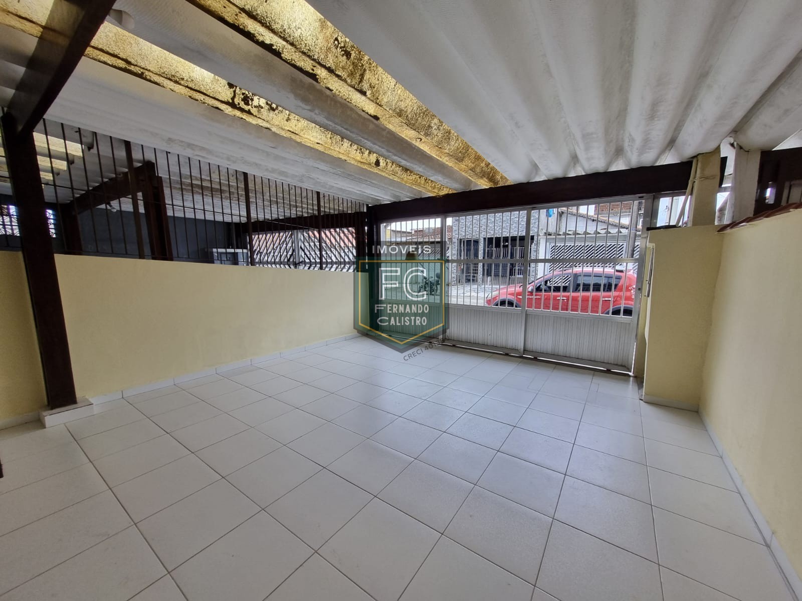 Casa térrea reformada 2 dormitórios (1 suíte) próxima ao cen