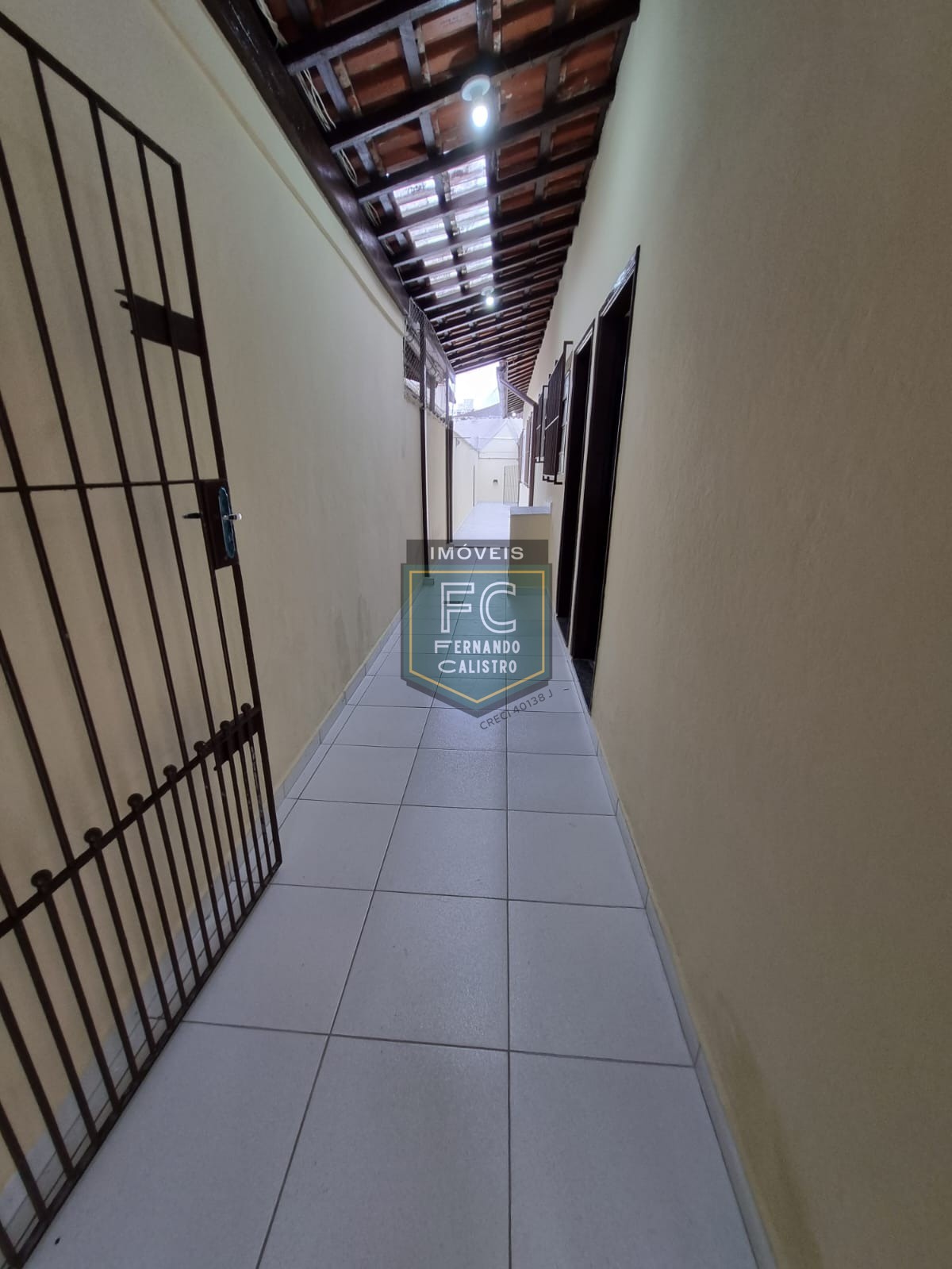 Casa térrea reformada 2 dormitórios (1 suíte) próxima ao centro de ocian, 2 vagas cobertas, z2, $ imperdível, financiamento bancário, praia grande sp