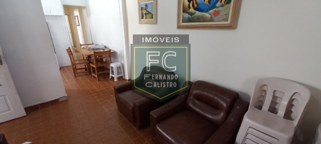 Casa térrea c/ piscina a passos da praia, 2 dormitórios, 2 b
