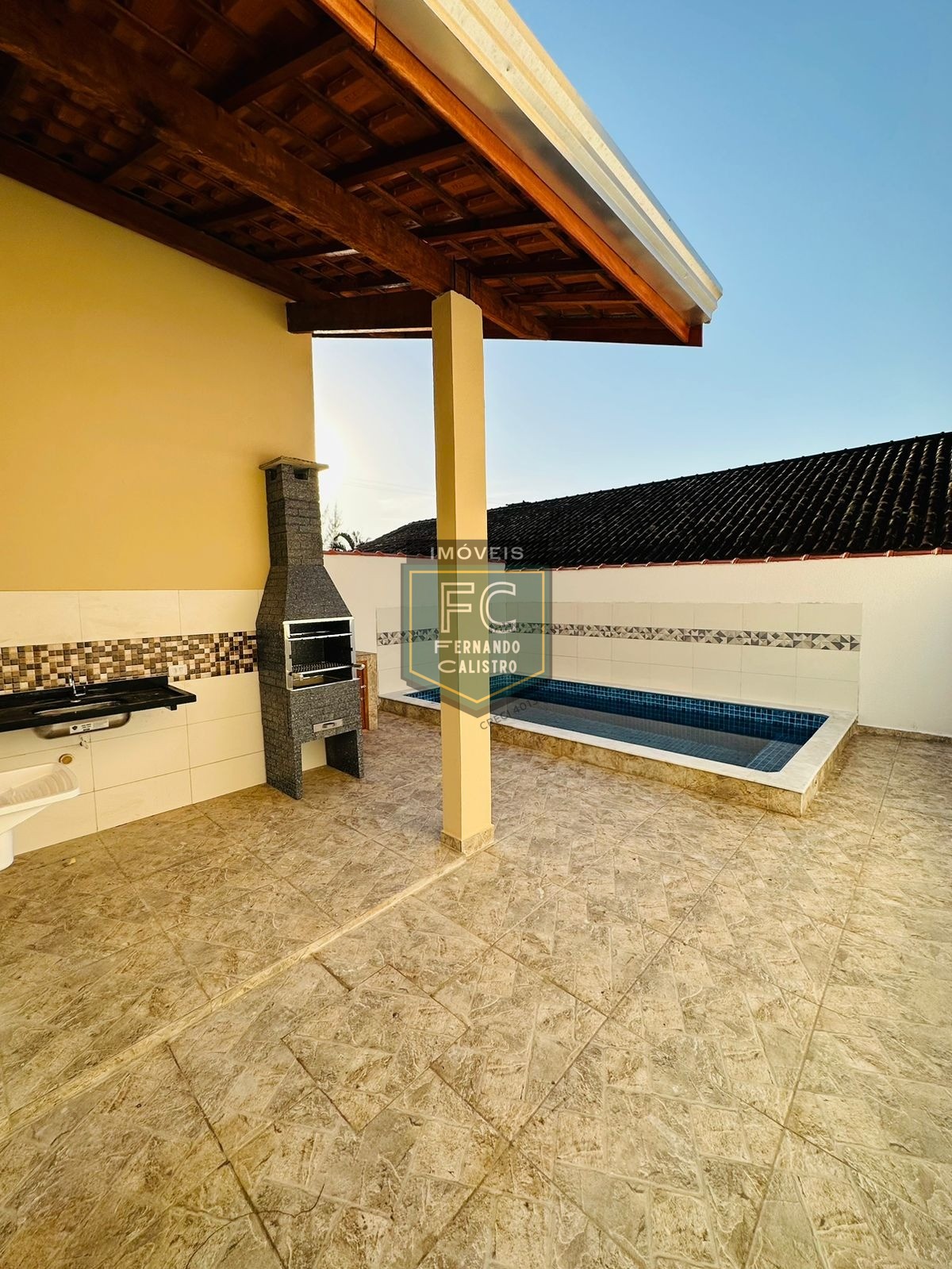 Casa térrea nova, 2 dormitórios (1 suíte), quintal, piscina,
