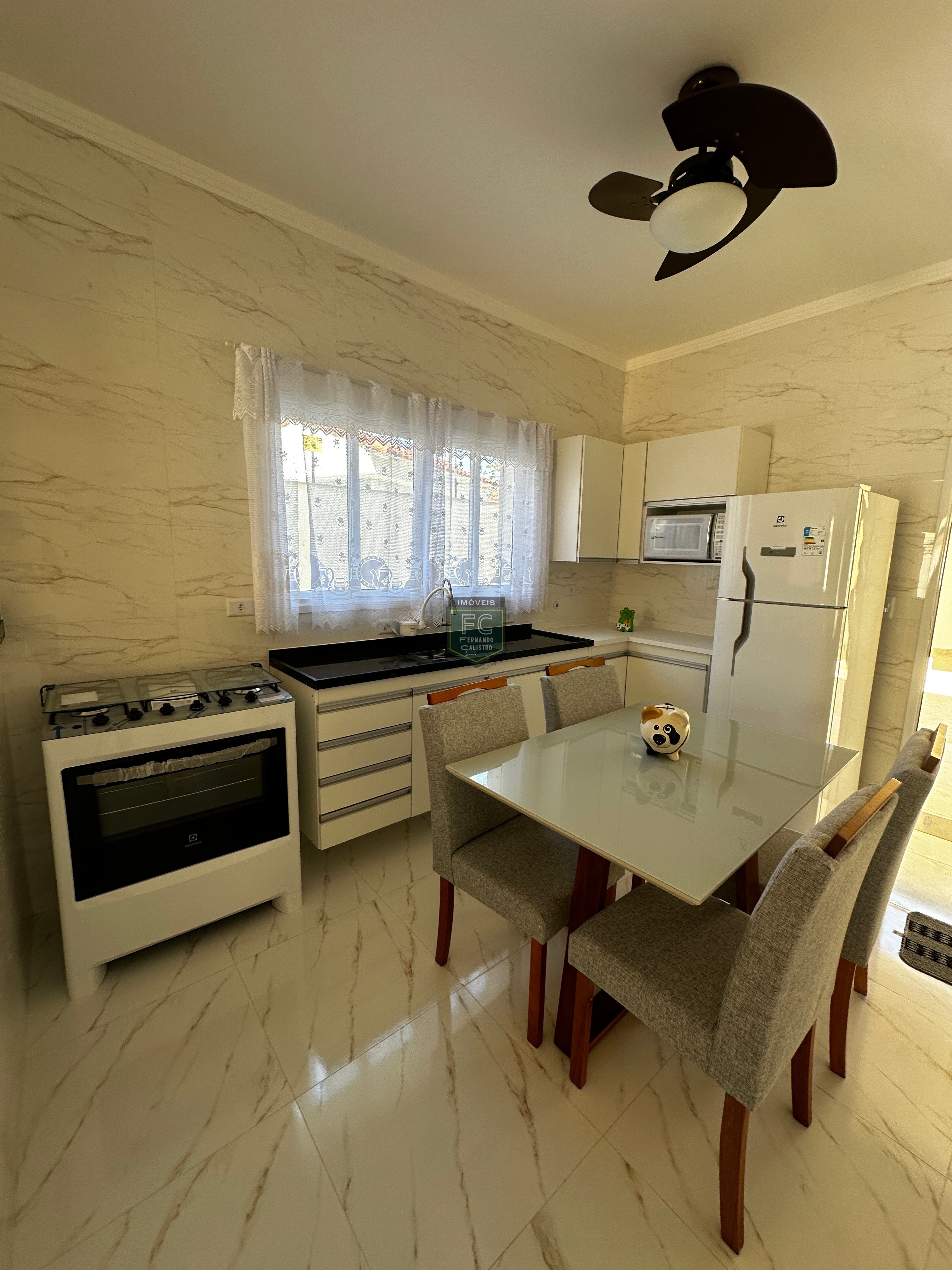 Casa lote inteiro 3 suítes (1 na edícula), mobiliada, ar con