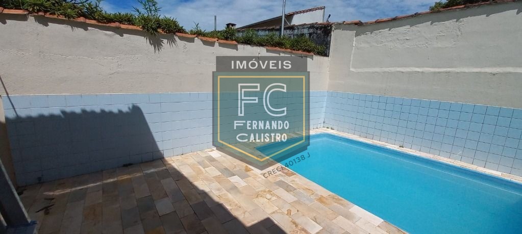 Casa térrea c/ piscina a passos da praia, 2 dormitórios, 2 banheiros, 3 vagas cobertas, $ imperdível, financiamento bancário, jd real, praia grande sp