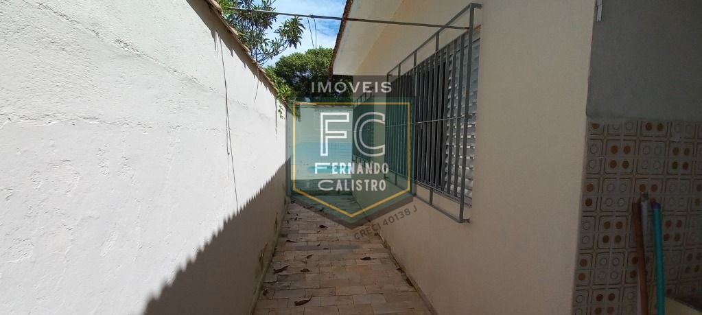 Casa térrea c/ piscina a passos da praia, 2 dormitórios, 2 banheiros, 3 vagas cobertas, $ imperdível, financiamento bancário, jd real, praia grande sp