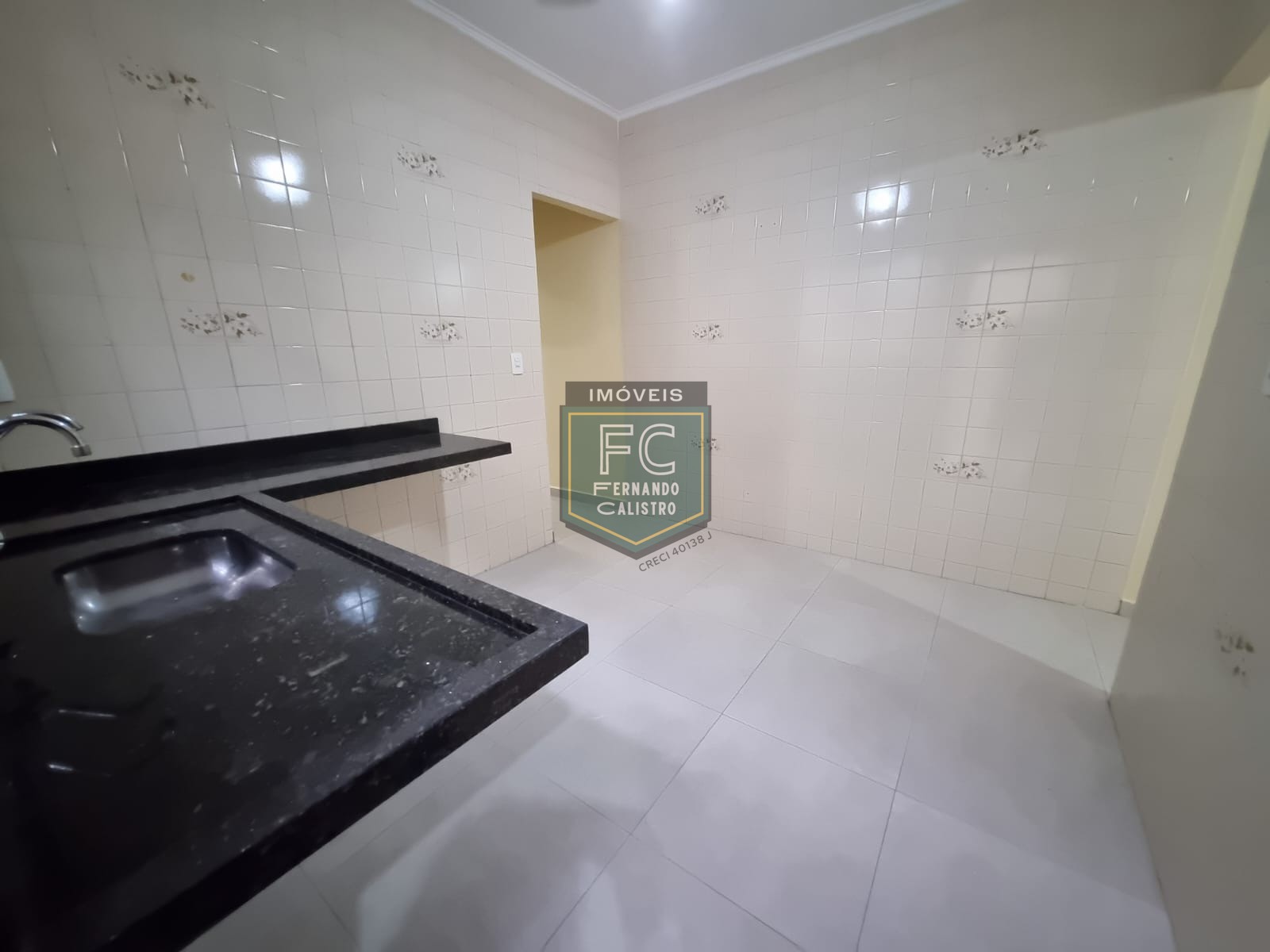 Casa térrea reformada 2 dormitórios (1 suíte) próxima ao cen