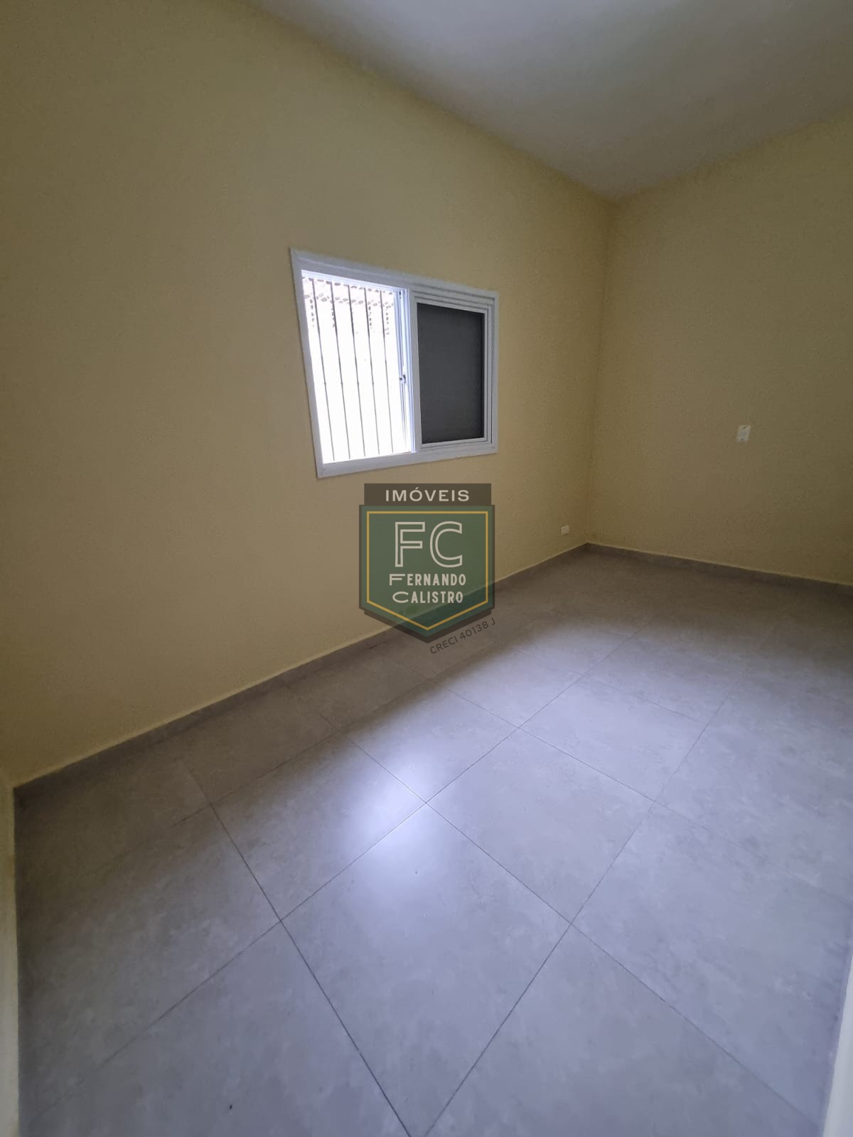 Casa térrea reformada 2 dormitórios (1 suíte) próxima ao centro de ocian, 2 vagas cobertas, z2, $ imperdível, financiamento bancário, praia grande sp