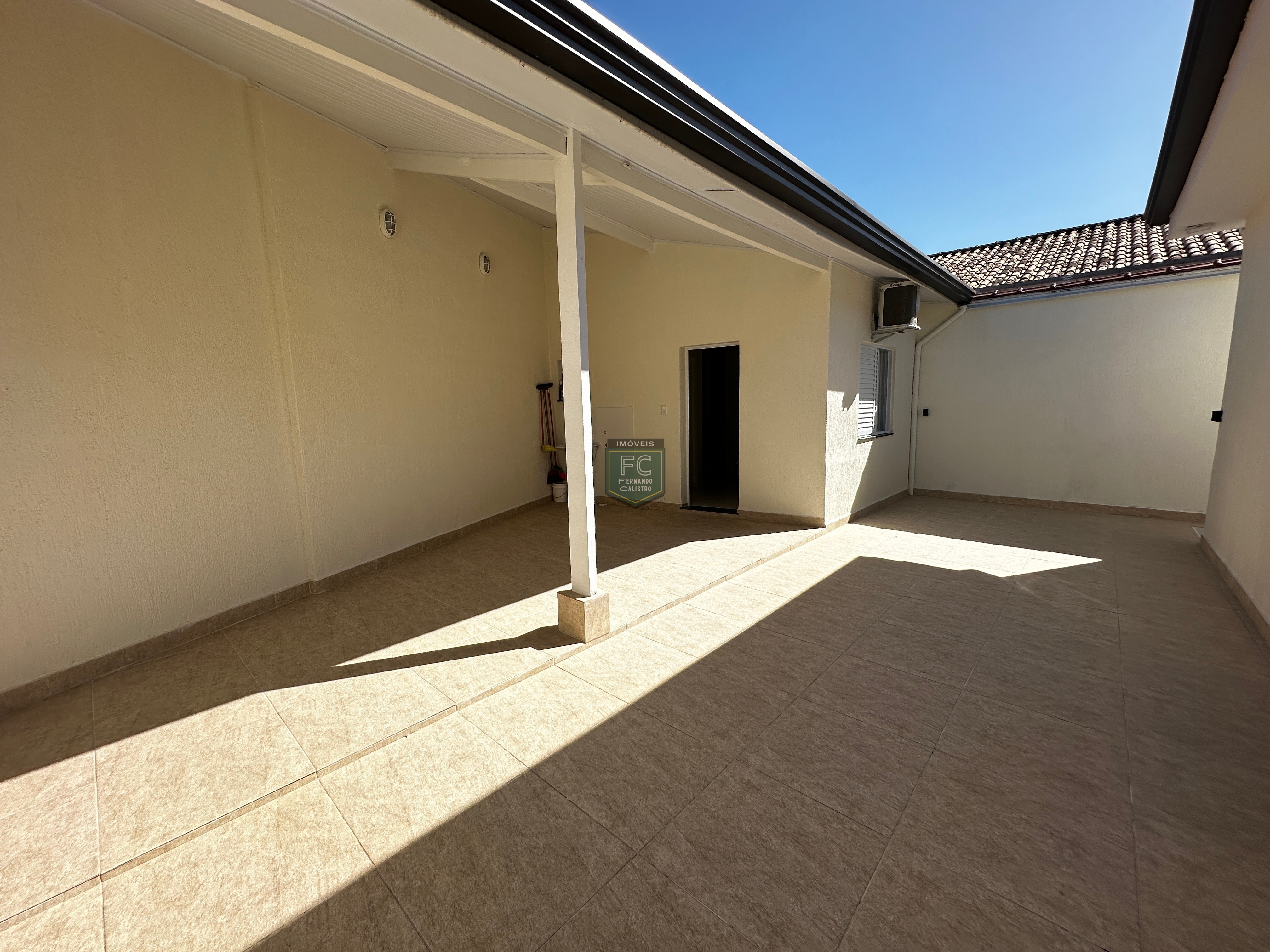 Casa Lote Inteiro 3 Suítes (1 na Edícula), Mobiliada, Ar Condicionado, Piscina, Espaço Gourmet, 3 Vagas, 35 mts da Praia, Bal Flórida, Praia Grande SP