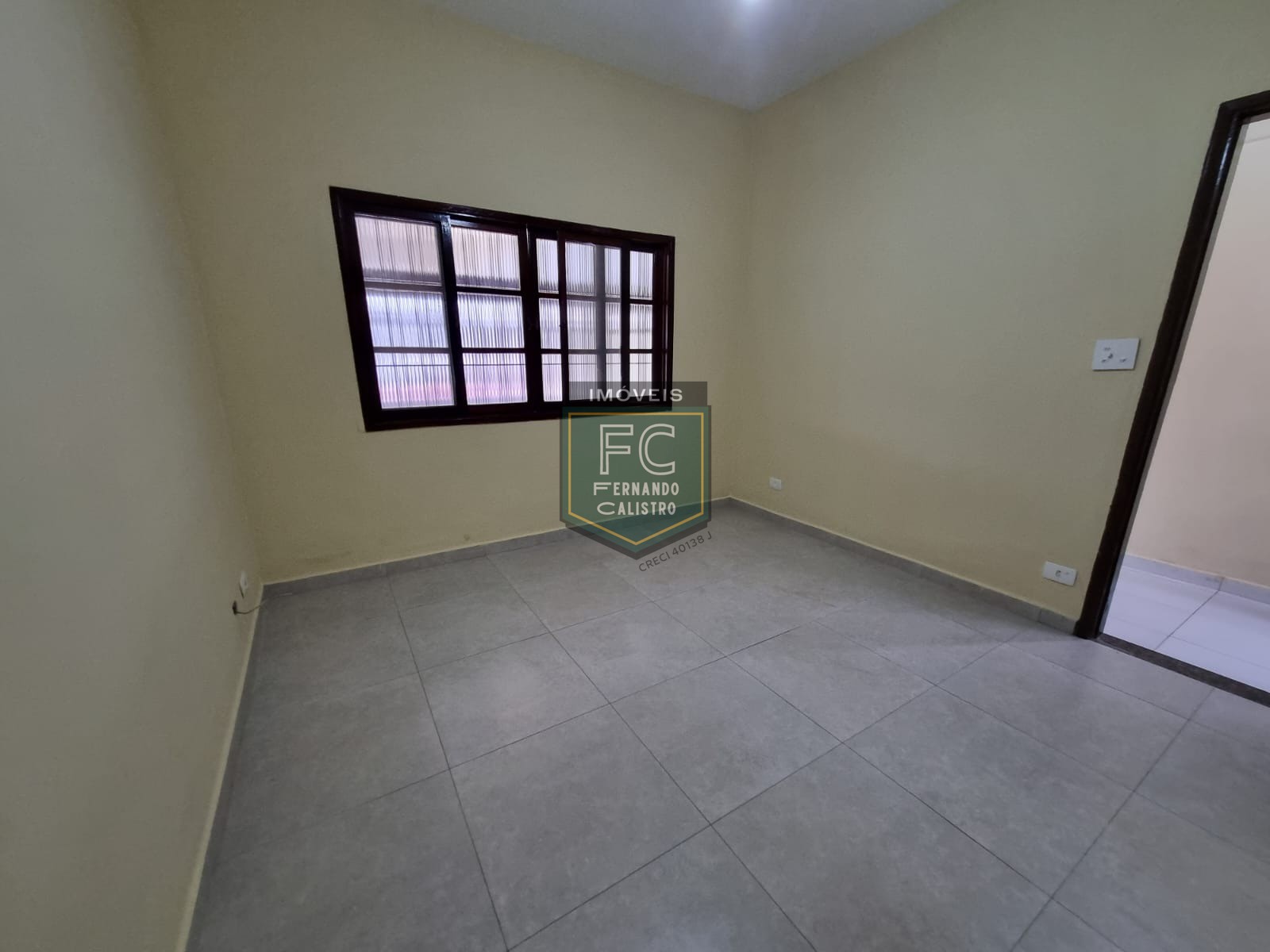 Casa térrea reformada 2 dormitórios (1 suíte) próxima ao cen
