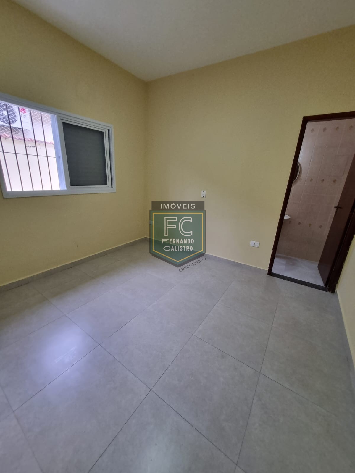 Casa térrea reformada 2 dormitórios (1 suíte) próxima ao centro de ocian, 2 vagas cobertas, z2, $ imperdível, financiamento bancário, praia grande sp