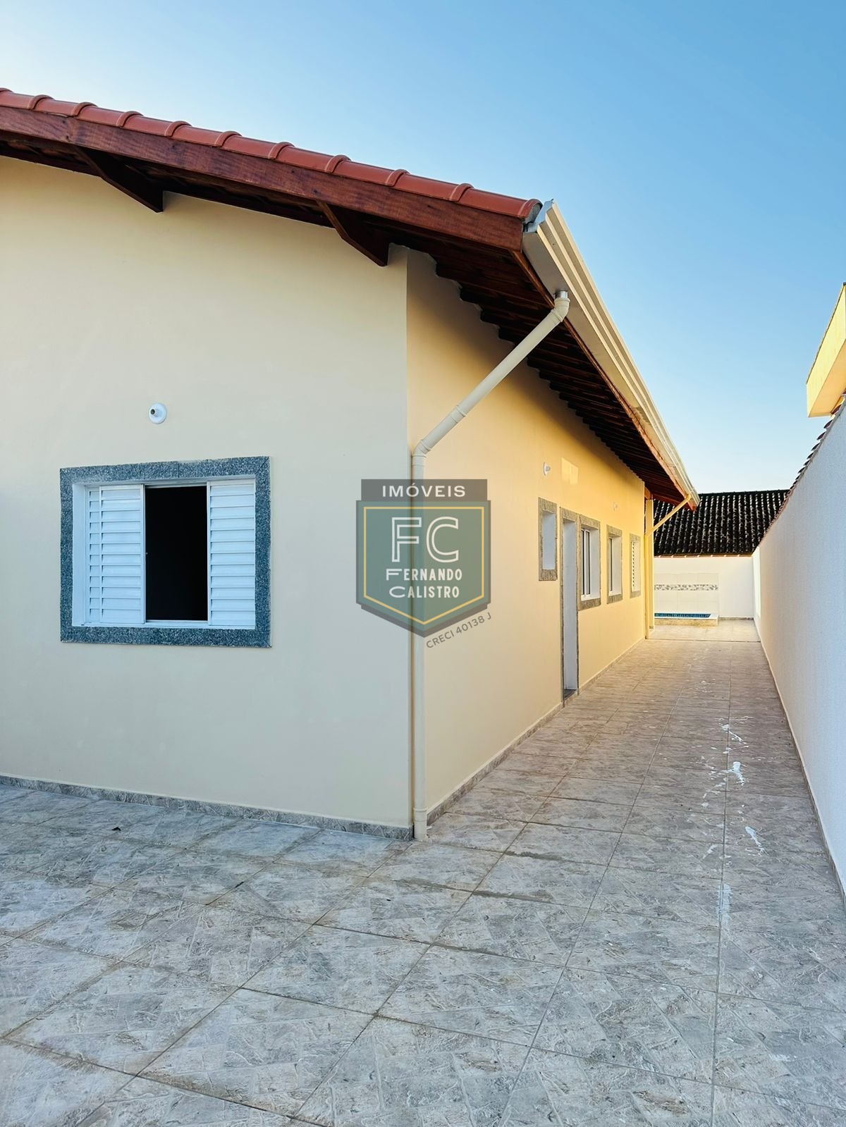 Casa térrea nova, 2 dormitórios (1 suíte), quintal, piscina,