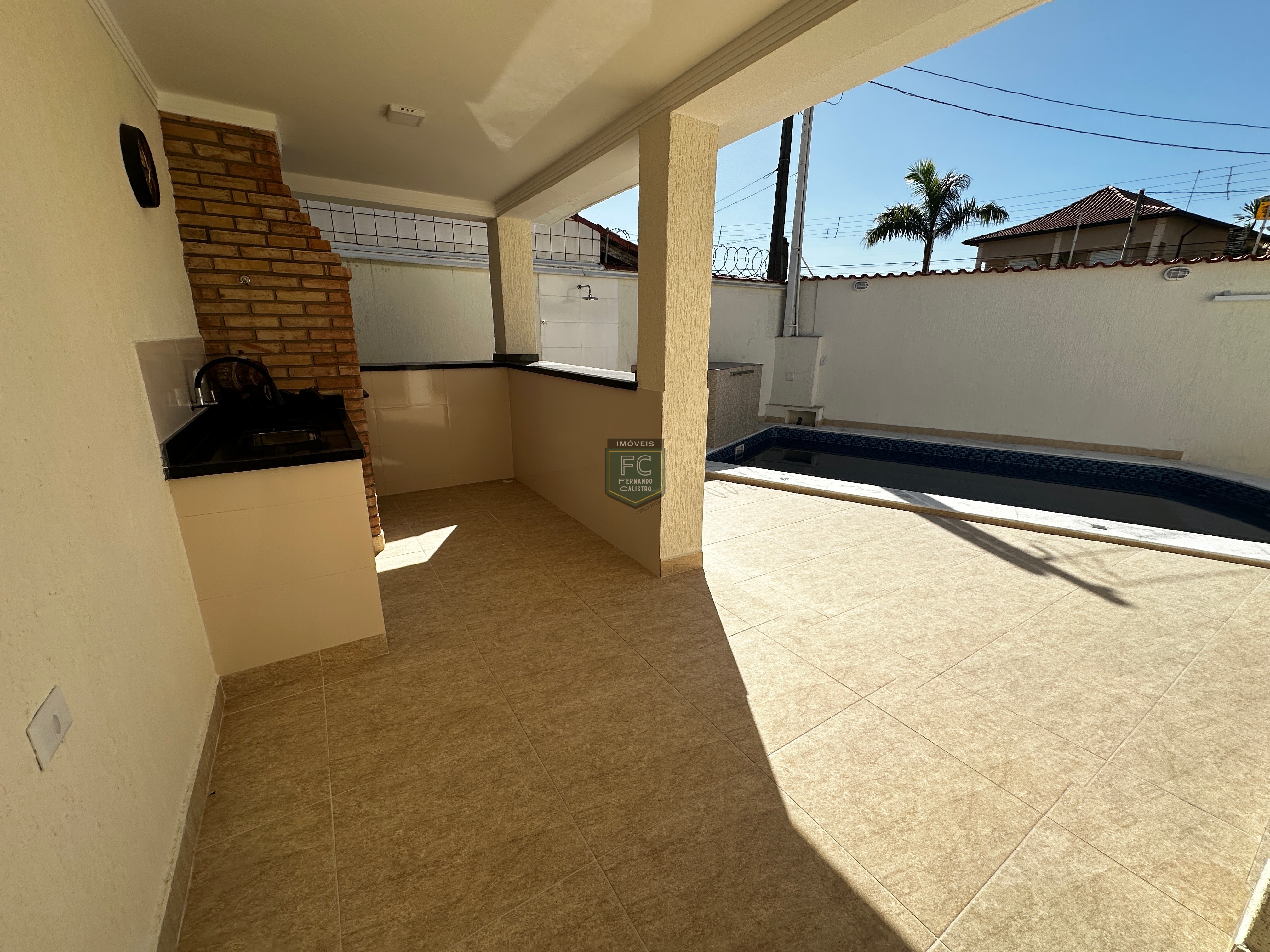 Casa Lote Inteiro 3 Suítes (1 na Edícula), Mobiliada, Ar Condicionado, Piscina, Espaço Gourmet, 3 Vagas, 35 mts da Praia, Bal Flórida, Praia Grande SP