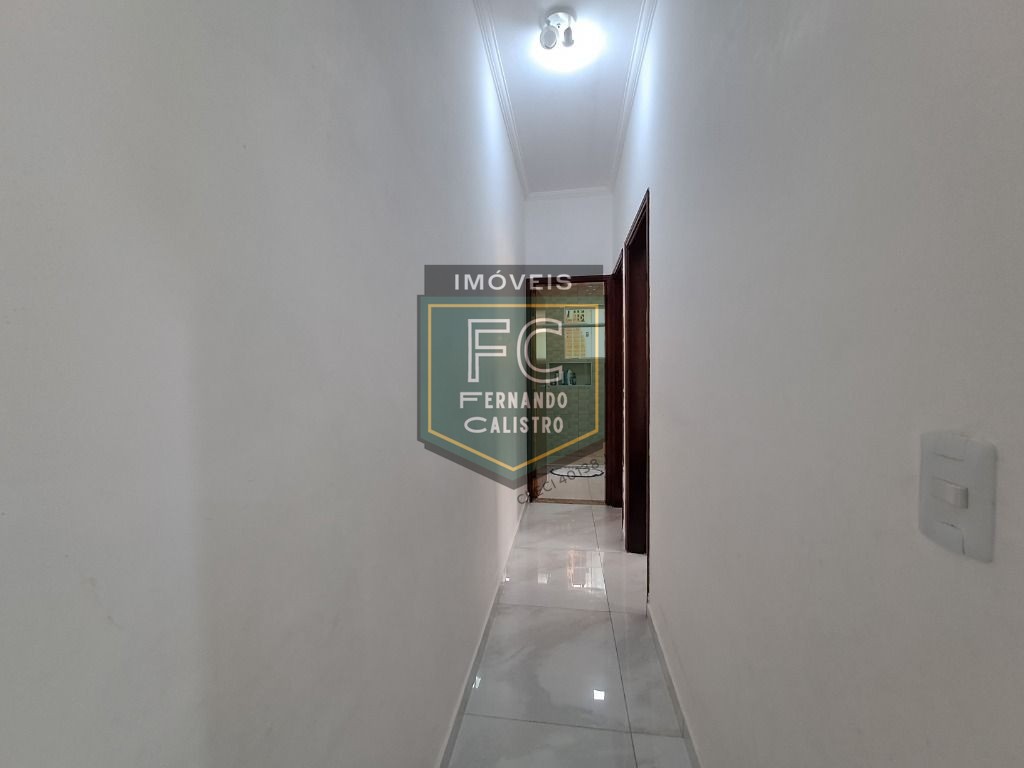 Linda casa térrea reformada 2 dormitórios, área coberta c/ c