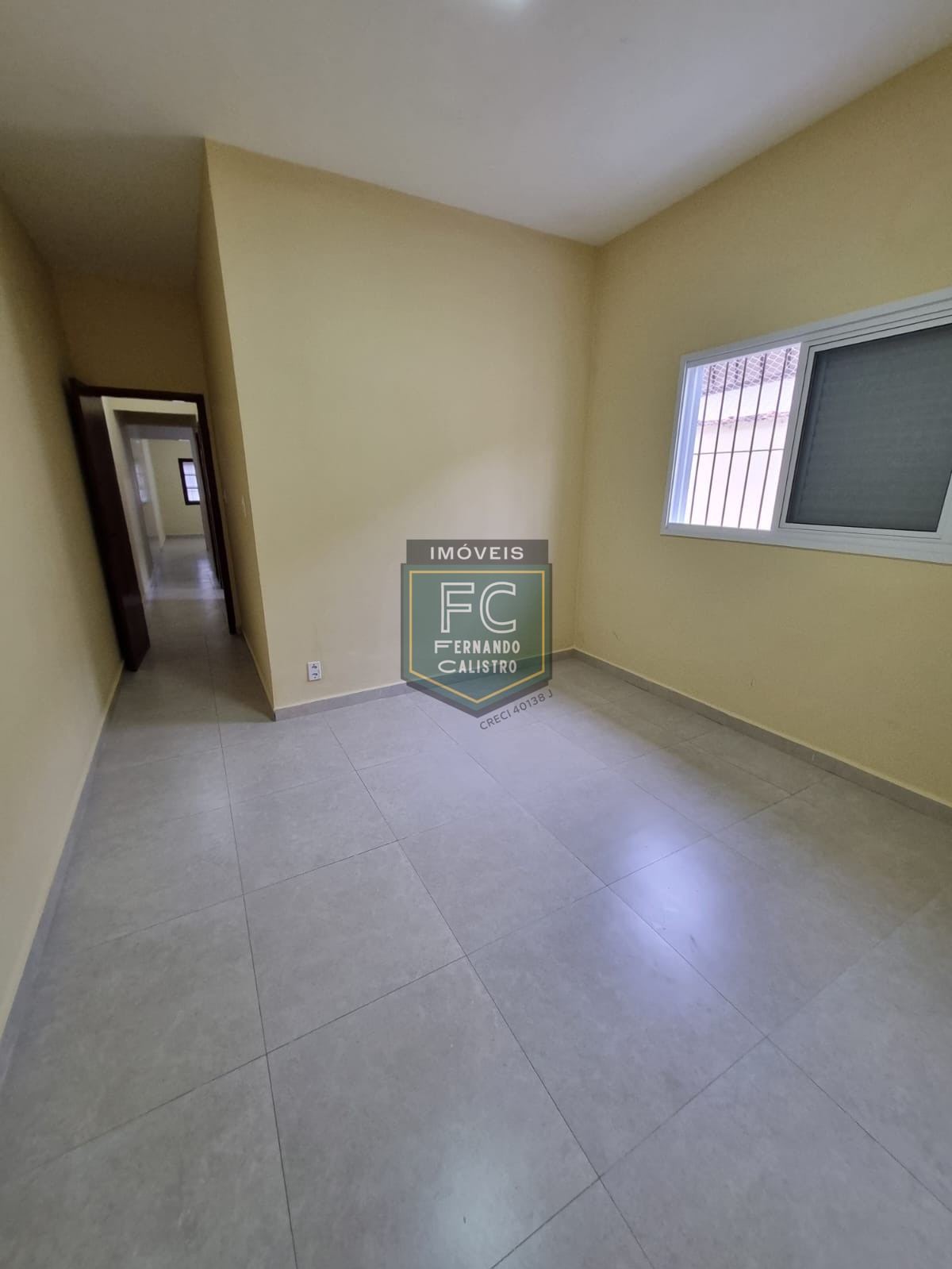 Casa térrea reformada 2 dormitórios (1 suíte) próxima ao centro de ocian, 2 vagas cobertas, z2, $ imperdível, financiamento bancário, praia grande sp