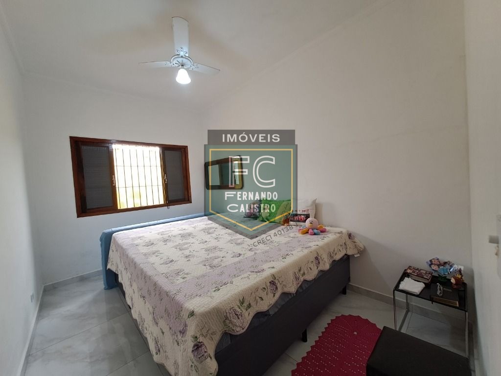 Linda casa térrea reformada 2 dormitórios, área coberta c/ c