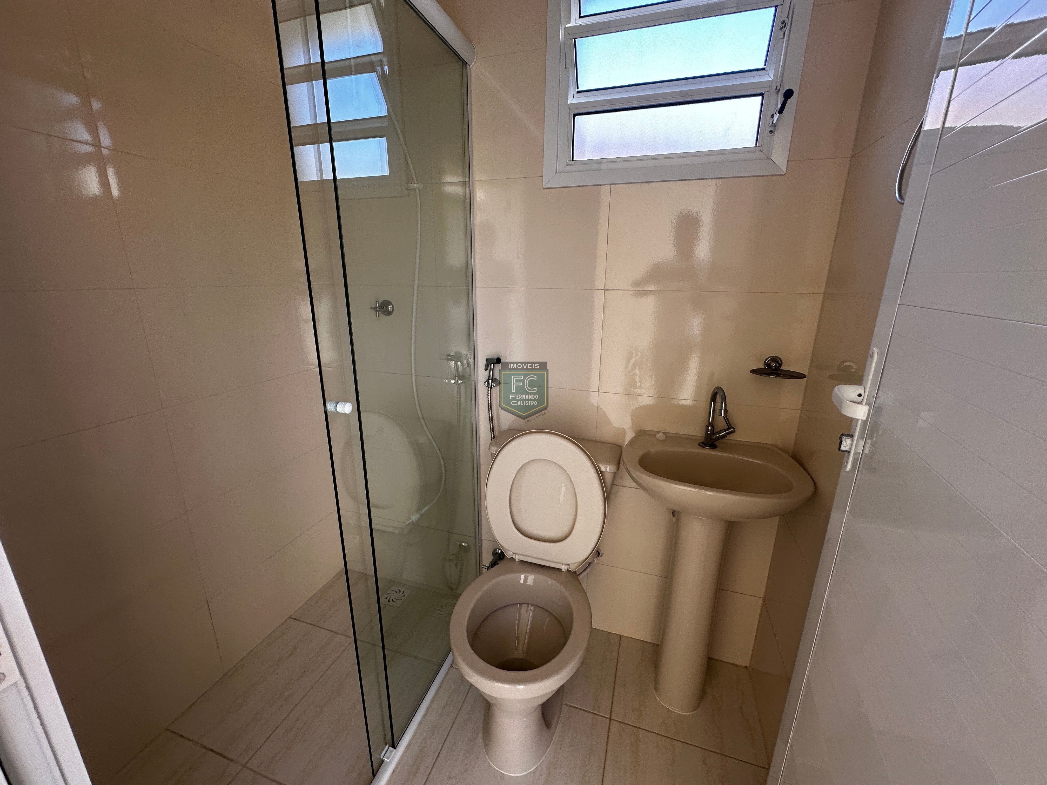 Casa Lote Inteiro 3 Suítes (1 na Edícula), Mobiliada, Ar Condicionado, Piscina, Espaço Gourmet, 3 Vagas, 35 mts da Praia, Bal Flórida, Praia Grande SP