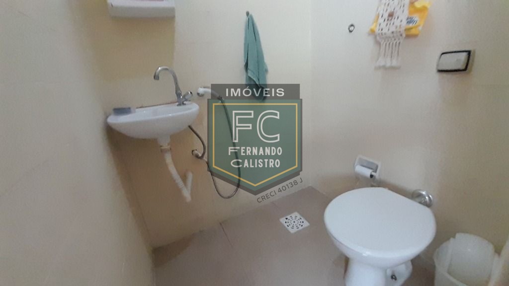 Casa Térrea Reformada 2 Dormitórios + Edícula c/ WC, Quintal c/ Epaço Coberto, 2 Vagas Cobertas, Financiamento Bancário, Jd Imperador, Praia Grande SP