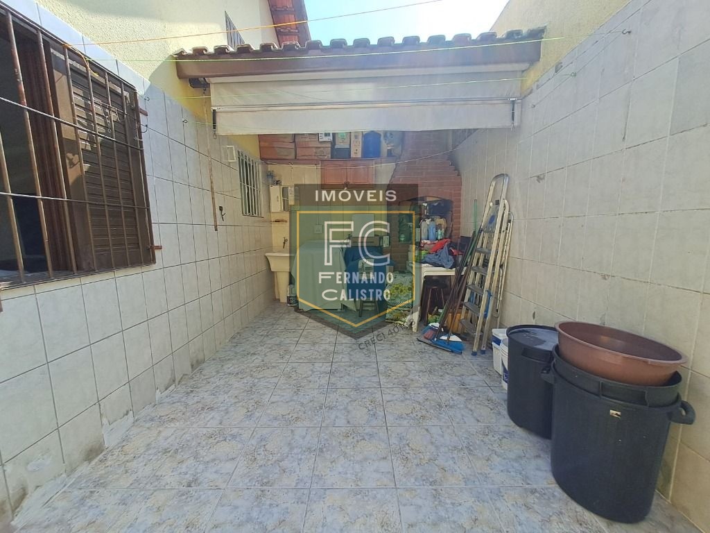 Linda Casa Térrea Reformada 2 Dormitórios, Área Coberta c/ Churrasqueira, 3 Vagas Cobertas, Financiamento Bancário, Viamar, V Caiçara, Praia Grande SP