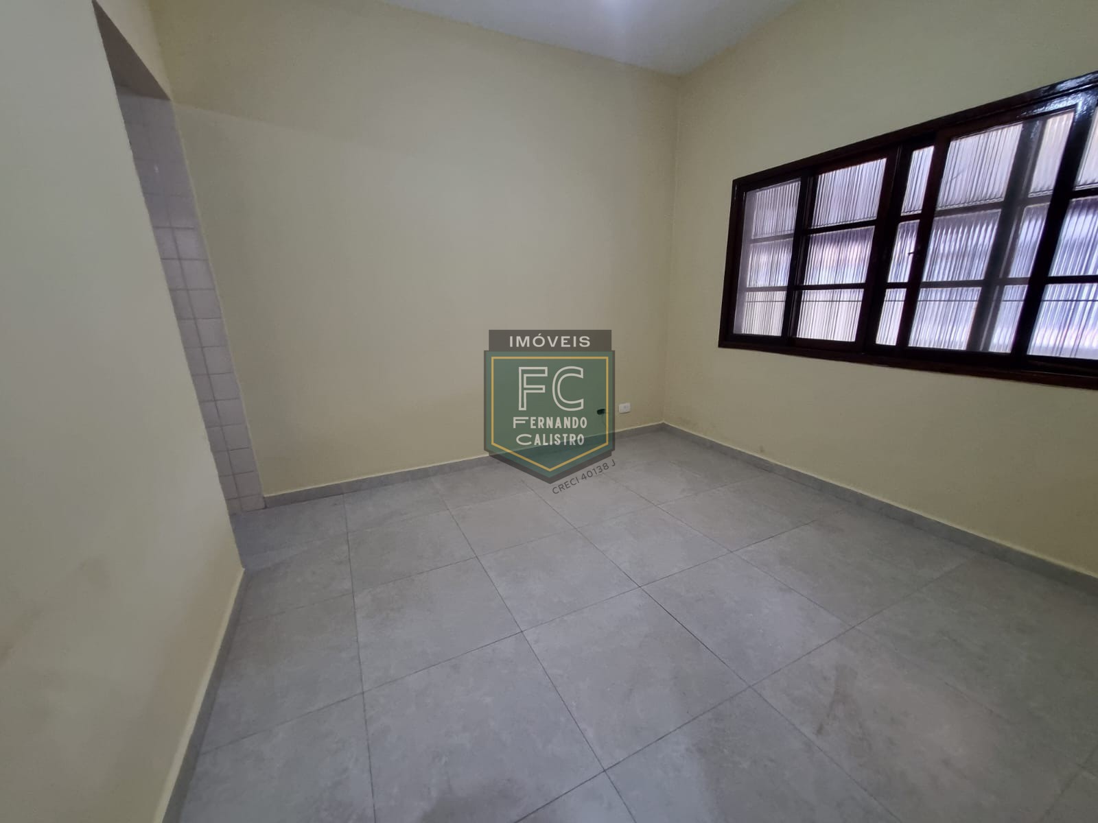 Casa térrea reformada 2 dormitórios (1 suíte) próxima ao cen