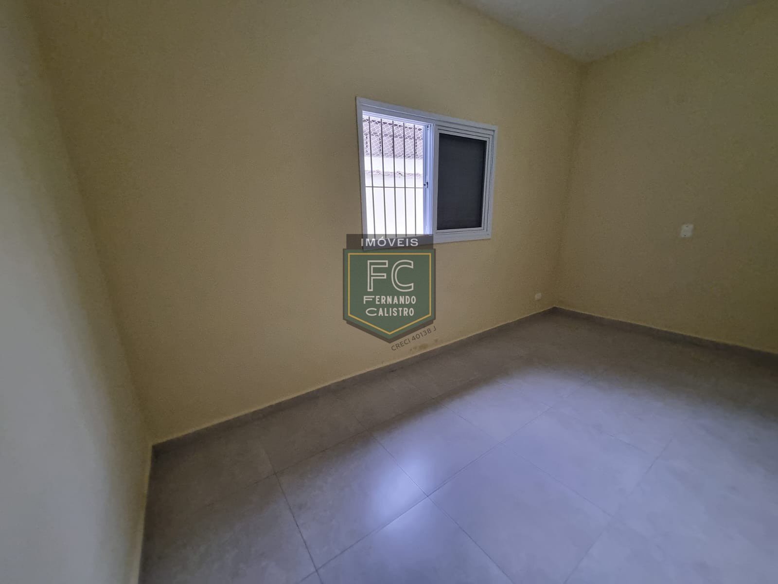 Casa térrea reformada 2 dormitórios (1 suíte) próxima ao cen