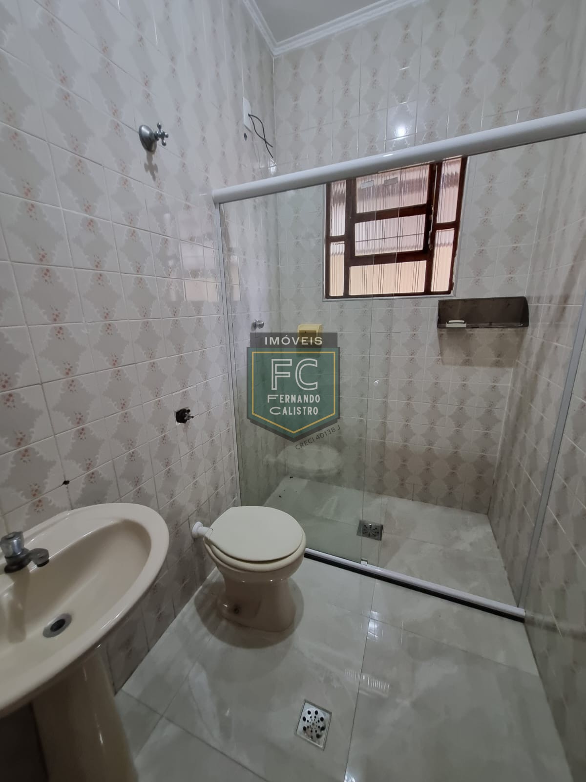Casa térrea reformada 2 dormitórios (1 suíte) próxima ao centro de ocian, 2 vagas cobertas, z2, $ imperdível, financiamento bancário, praia grande sp