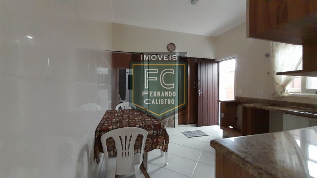 Casa térrea reformada 2 dormitórios edícula c/ wc, quintal c