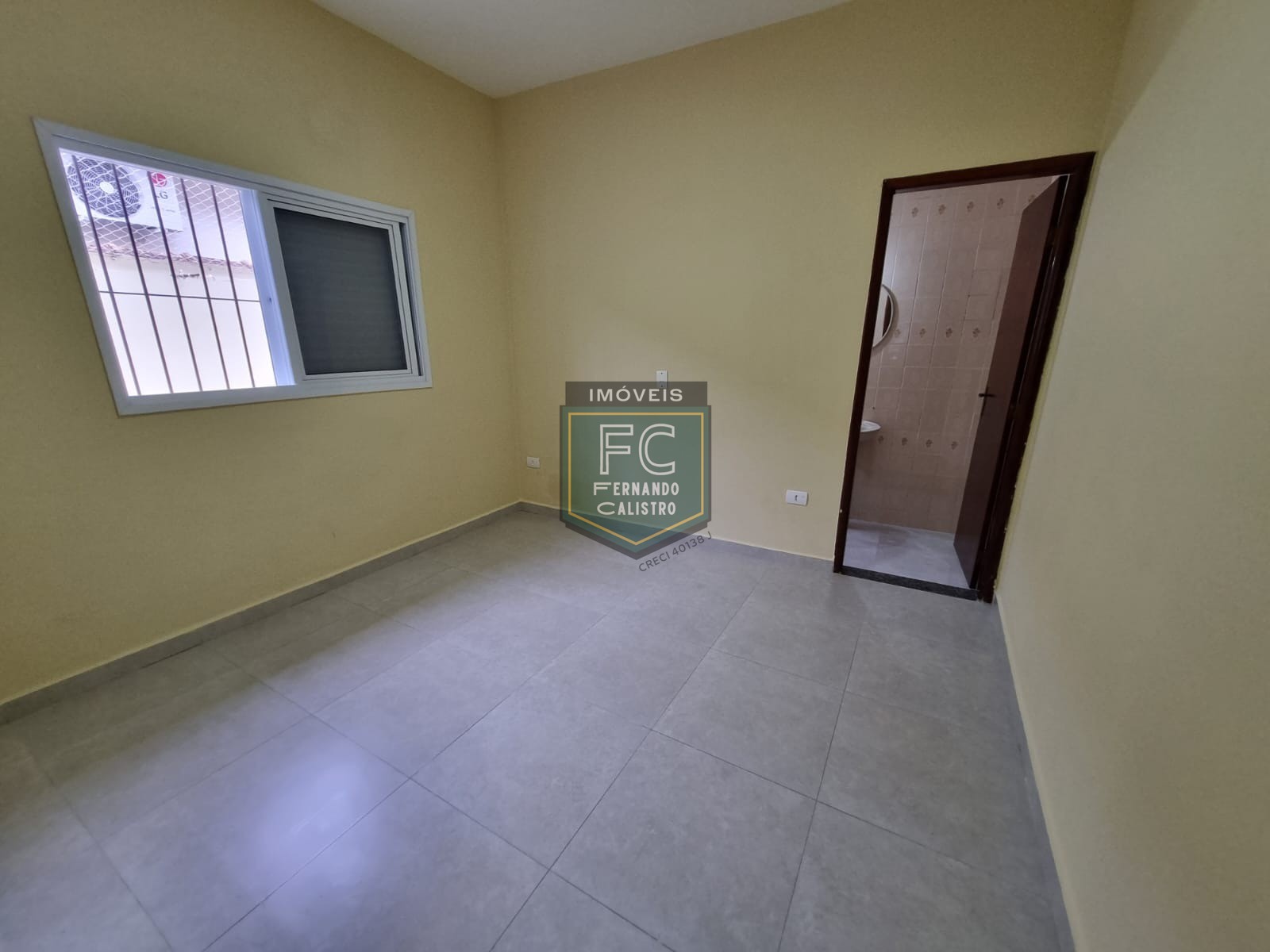 Casa térrea reformada 2 dormitórios (1 suíte) próxima ao centro de ocian, 2 vagas cobertas, z2, $ imperdível, financiamento bancário, praia grande sp