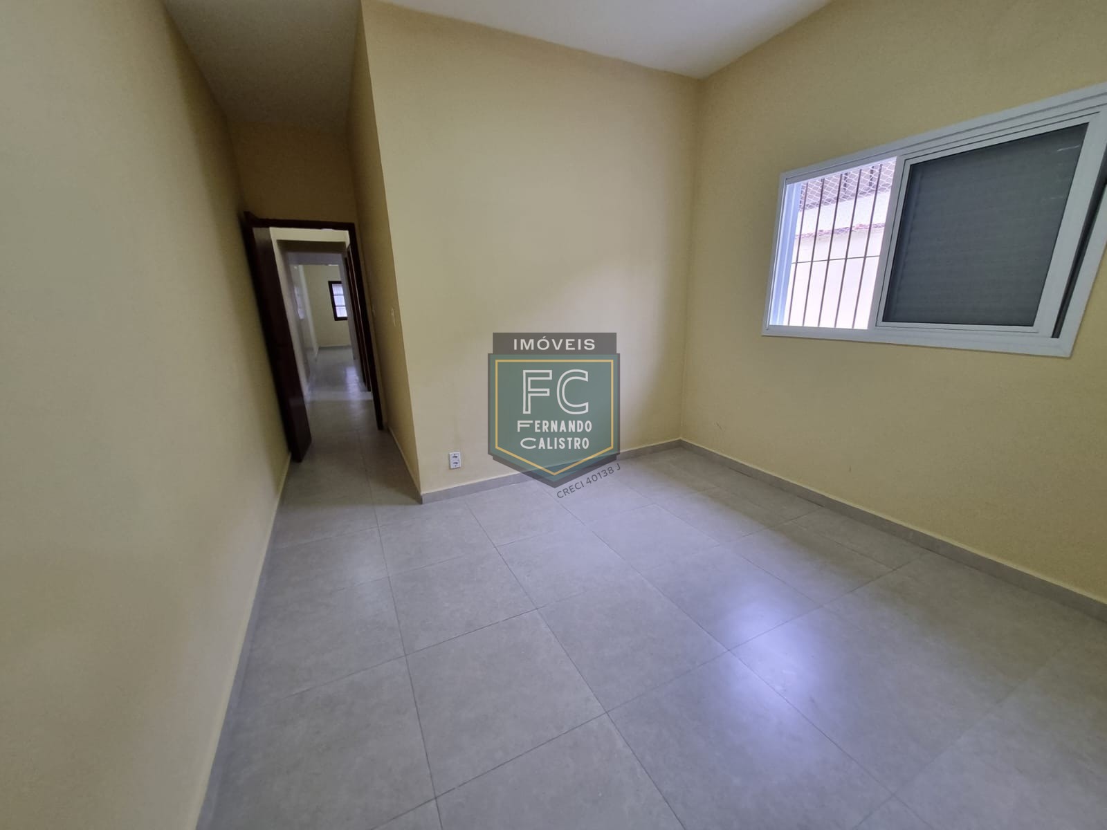 Casa térrea reformada 2 dormitórios (1 suíte) próxima ao centro de ocian, 2 vagas cobertas, z2, $ imperdível, financiamento bancário, praia grande sp