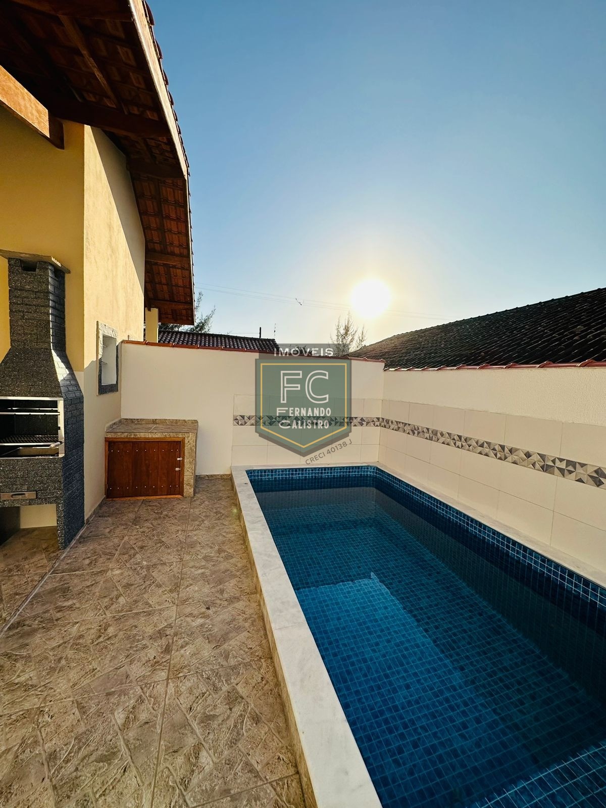 Casa térrea nova, 2 dormitórios (1 suíte), quintal, piscina,