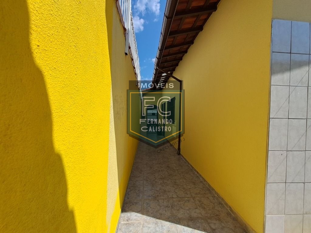 Linda Casa Térrea Reformada 2 Dormitórios, Área Coberta c/ Churrasqueira, 3 Vagas Cobertas, Financiamento Bancário, Viamar, V Caiçara, Praia Grande SP