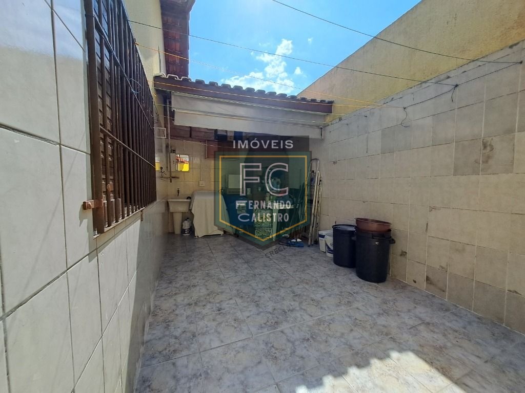 Linda Casa Térrea Reformada 2 Dormitórios, Área Coberta c/ Churrasqueira, 3 Vagas Cobertas, Financiamento Bancário, Viamar, V Caiçara, Praia Grande SP