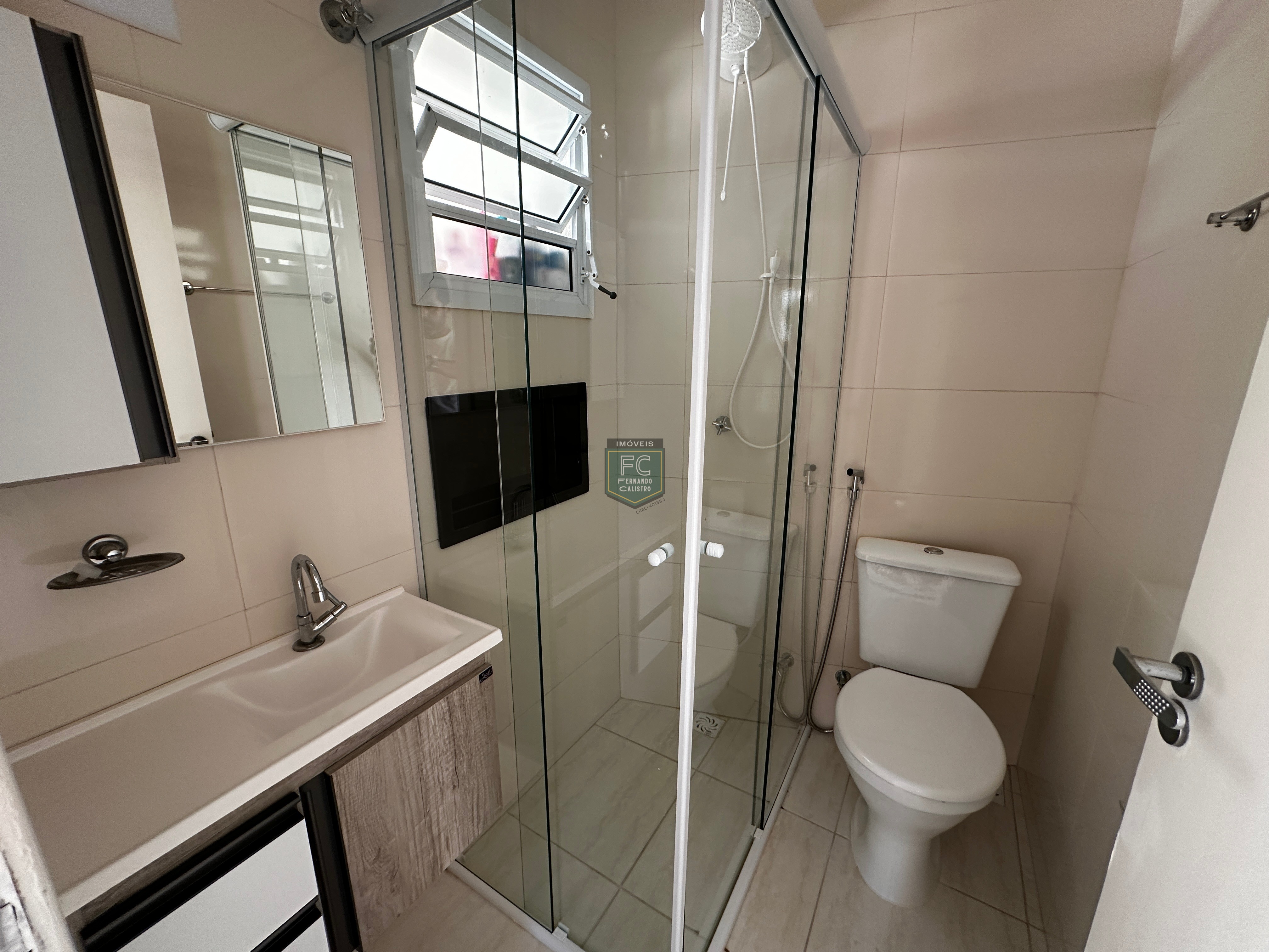Casa Lote Inteiro 3 Suítes (1 na Edícula), Mobiliada, Ar Condicionado, Piscina, Espaço Gourmet, 3 Vagas, 35 mts da Praia, Bal Flórida, Praia Grande SP