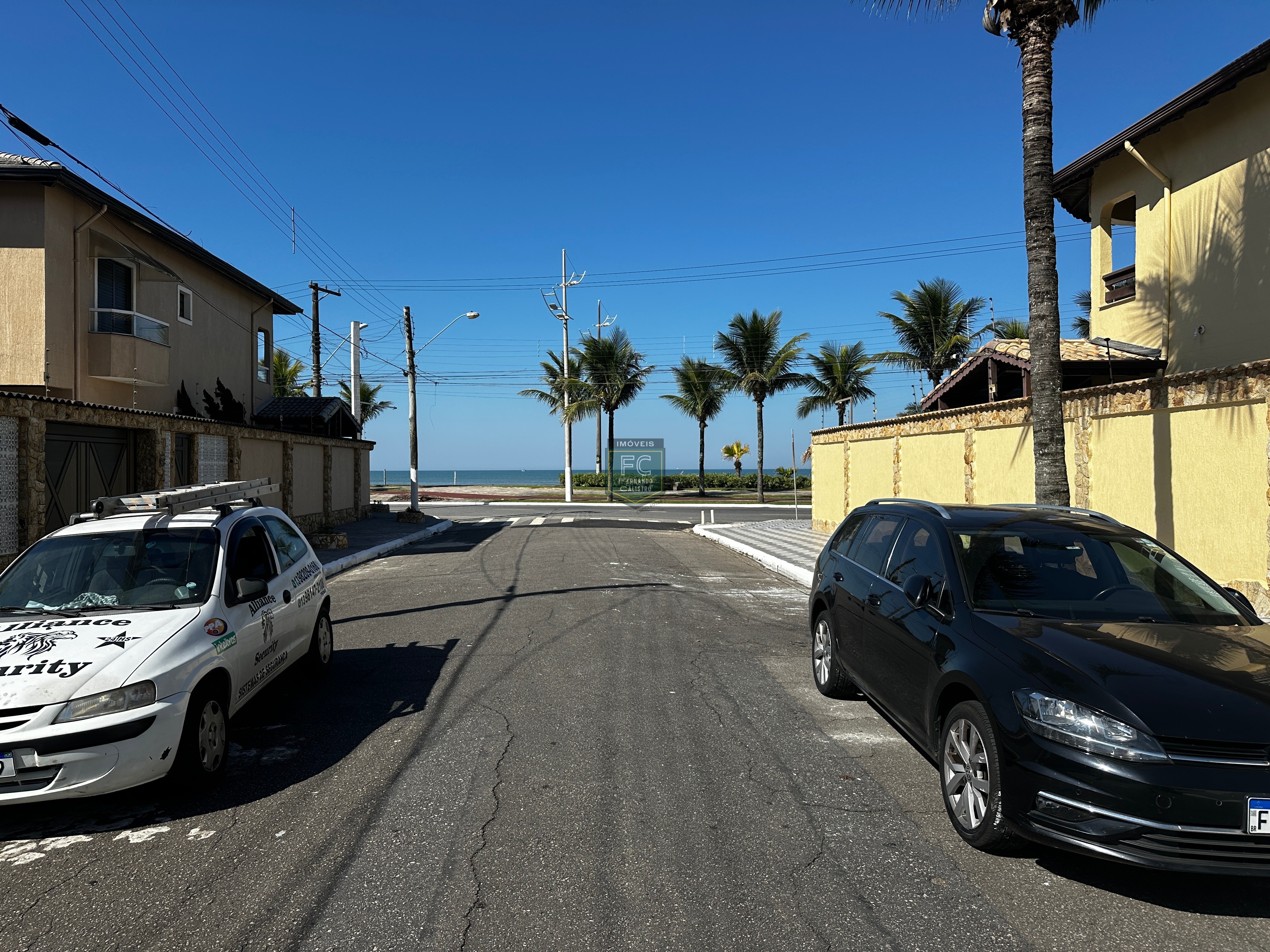 Casa Lote Inteiro 3 Suítes (1 na Edícula), Mobiliada, Ar Condicionado, Piscina, Espaço Gourmet, 3 Vagas, 35 mts da Praia, Bal Flórida, Praia Grande SP