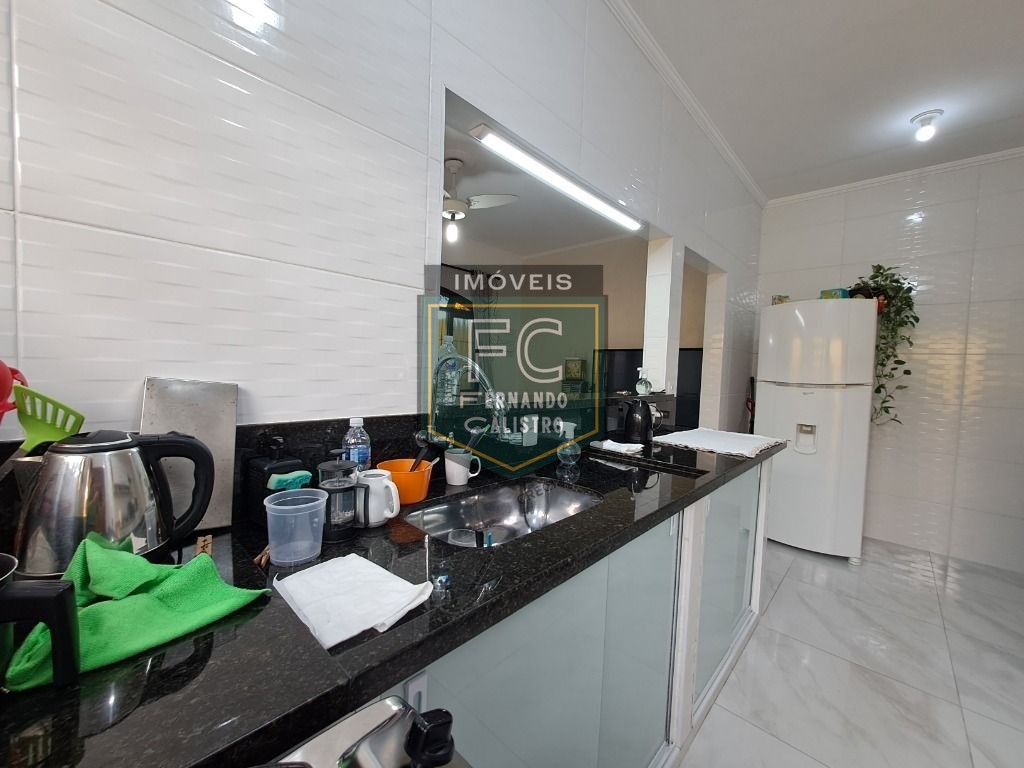 Linda casa térrea reformada 2 dormitórios, área coberta c/ c