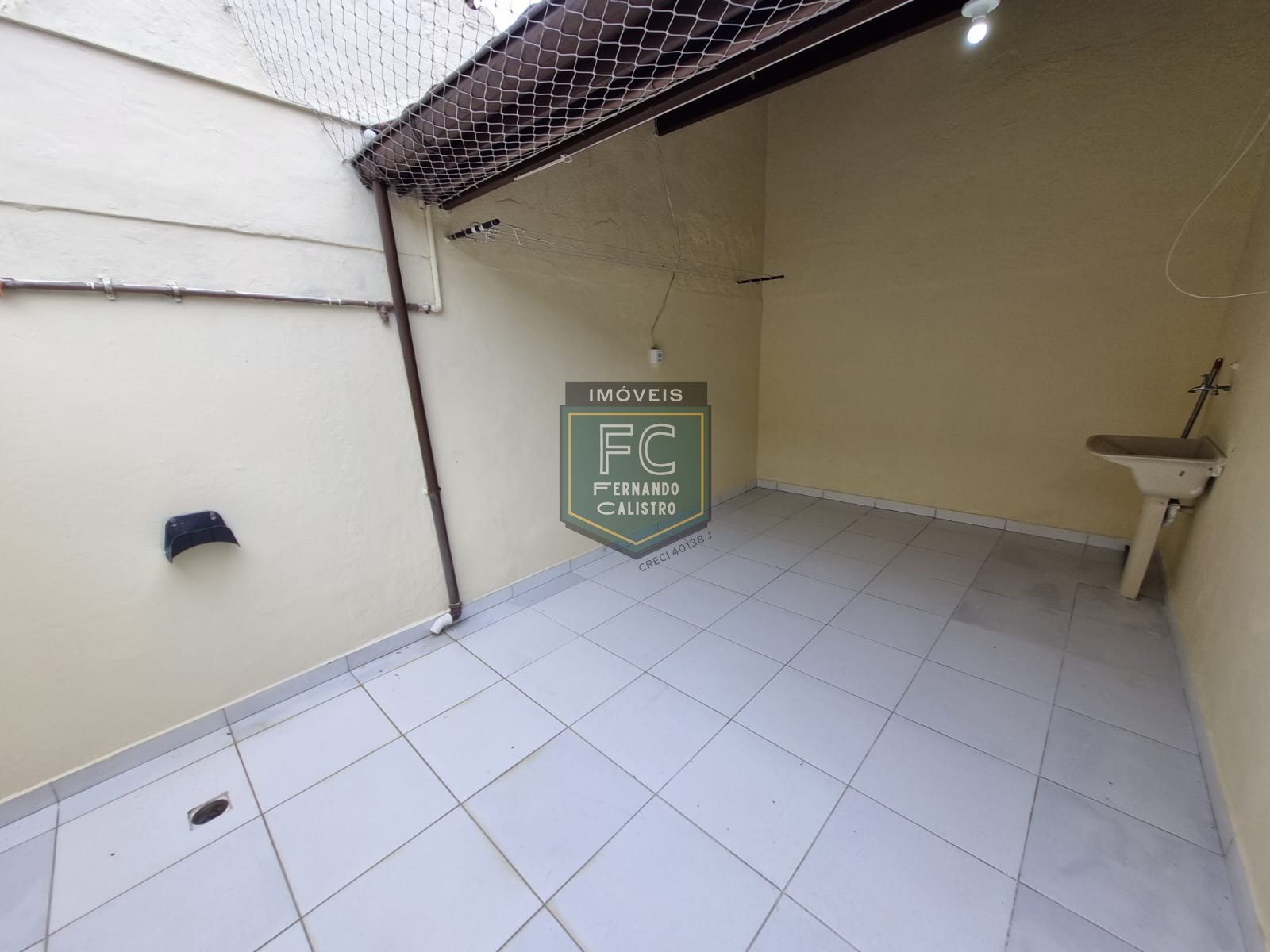Casa térrea reformada 2 dormitórios (1 suíte) próxima ao cen